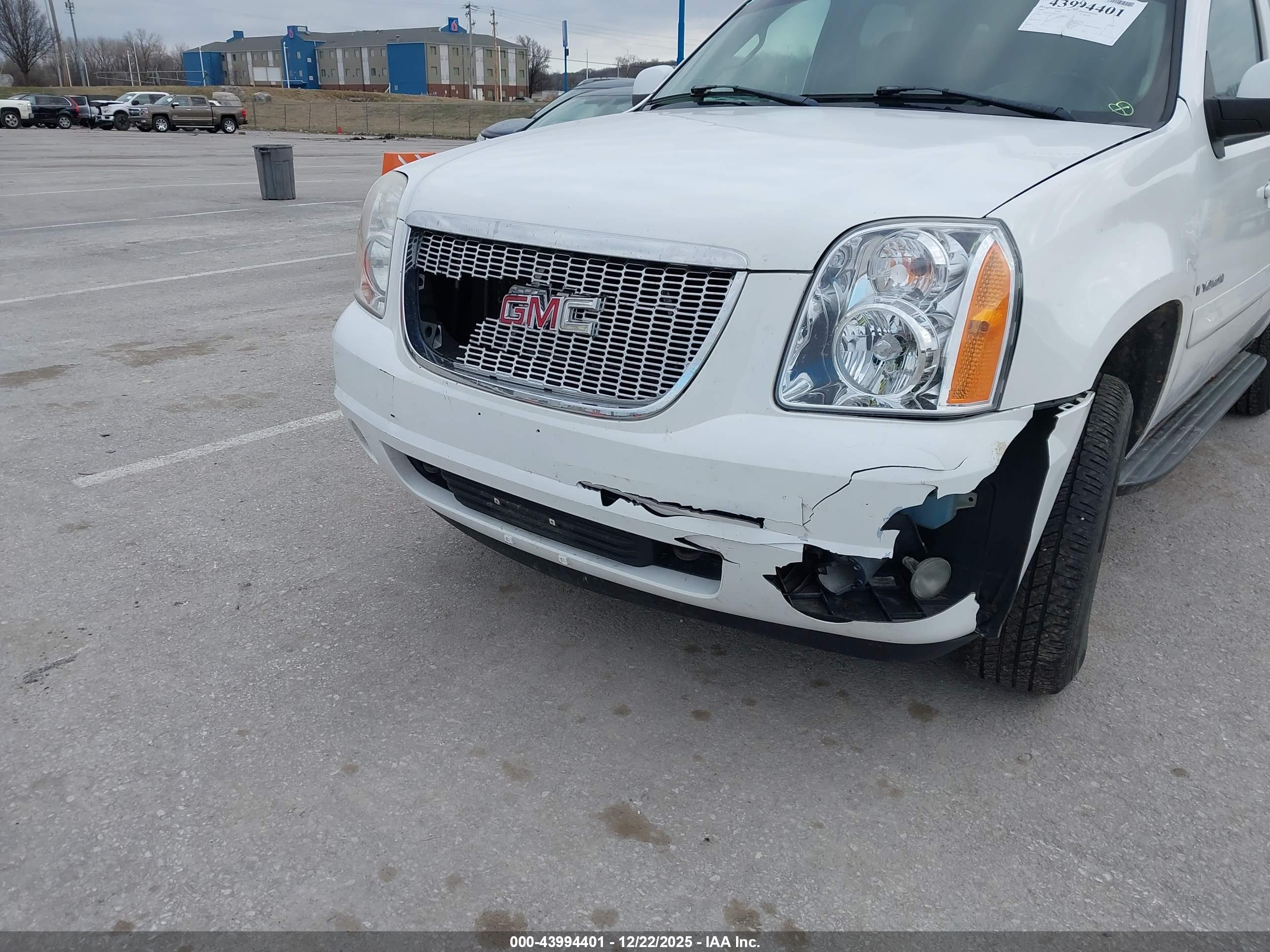 GMC YUKON image 6