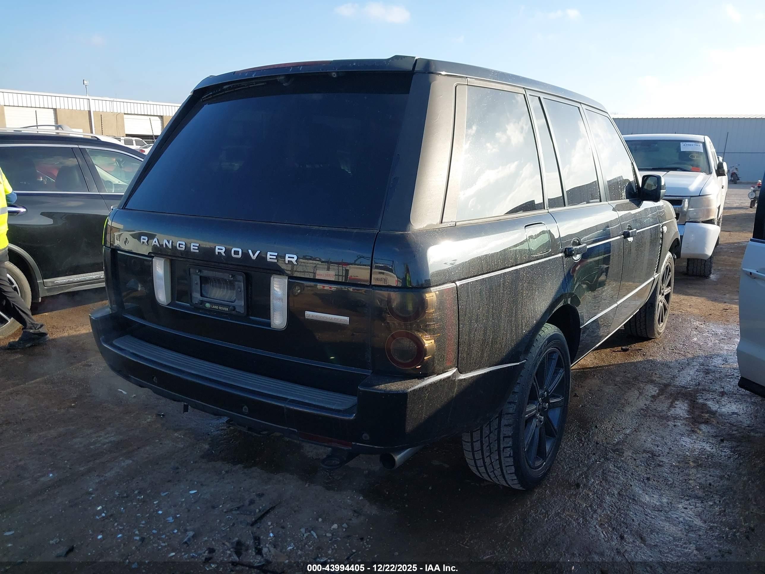 LAND ROVER image 4