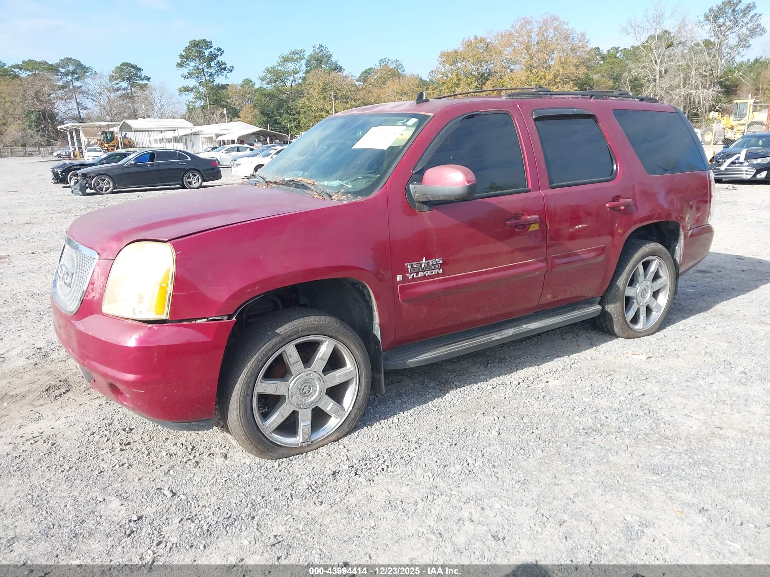 GMC YUKON image 2