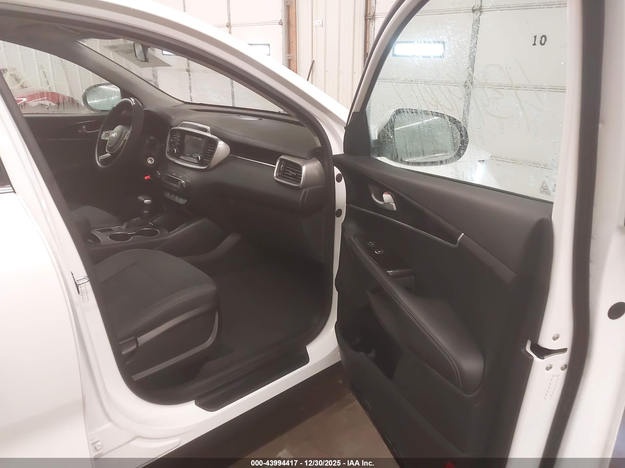 KIA SORENTO image 5