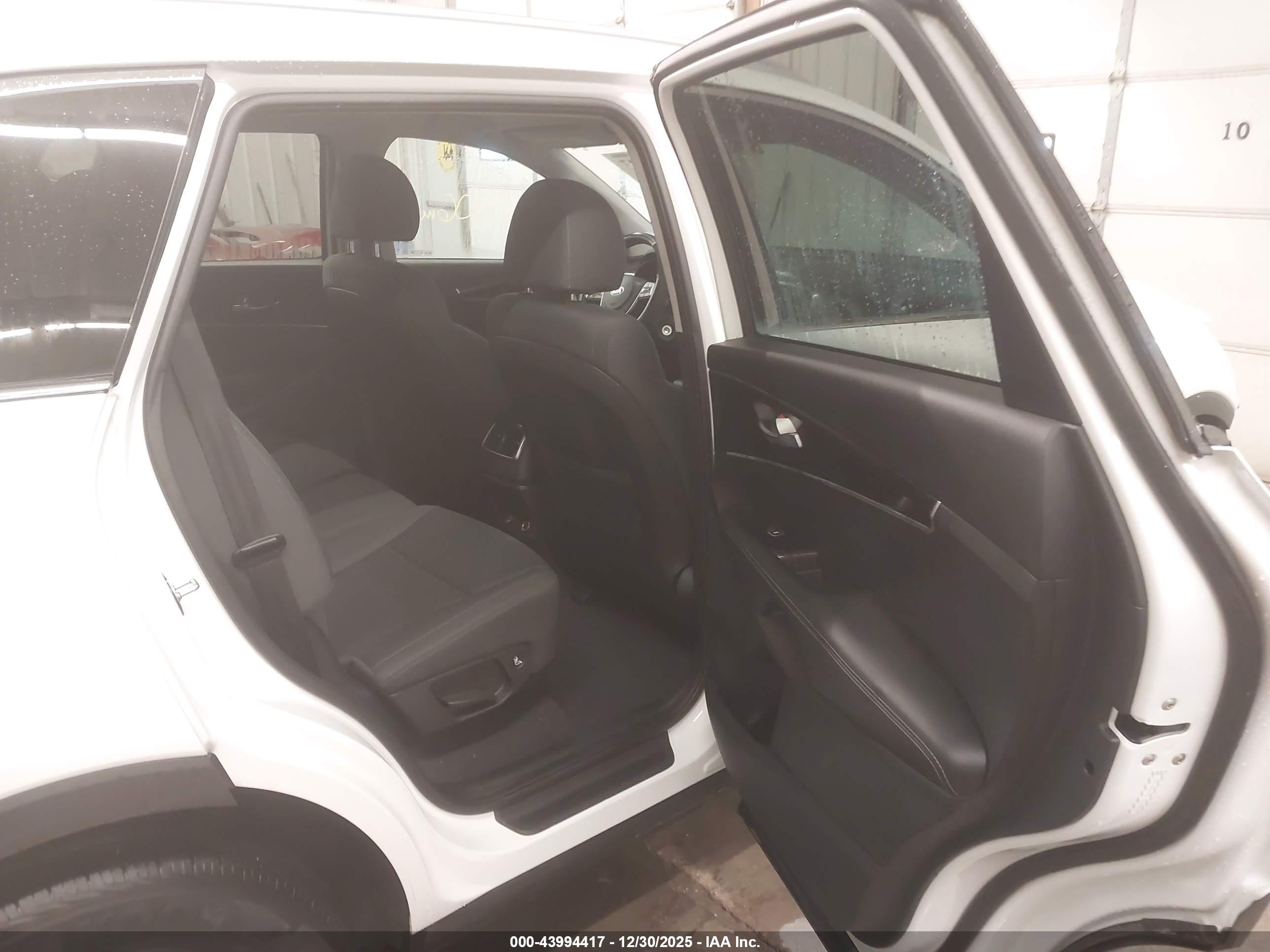 KIA SORENTO image 8