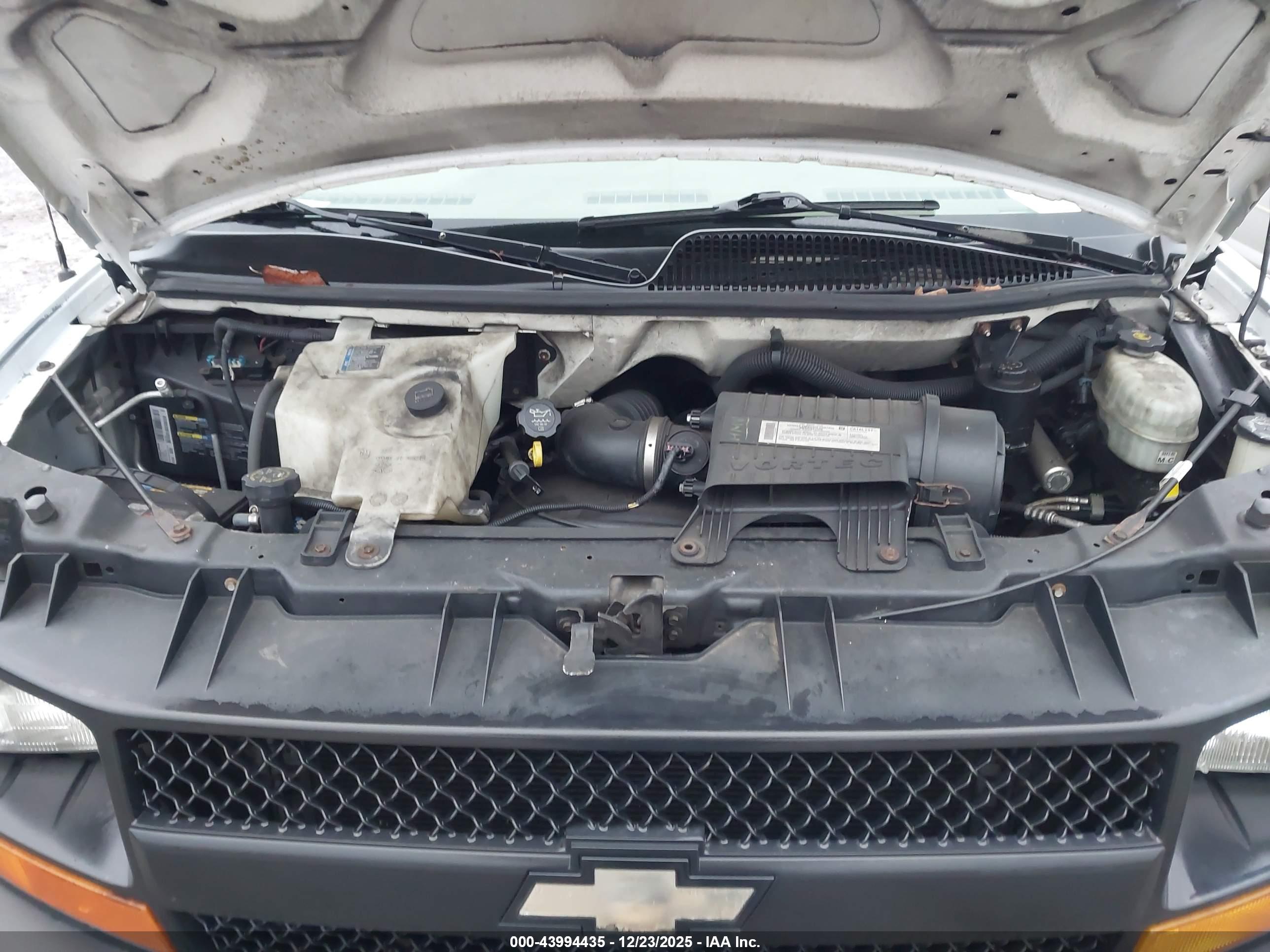 CHEVROLET EXPRESS image 10