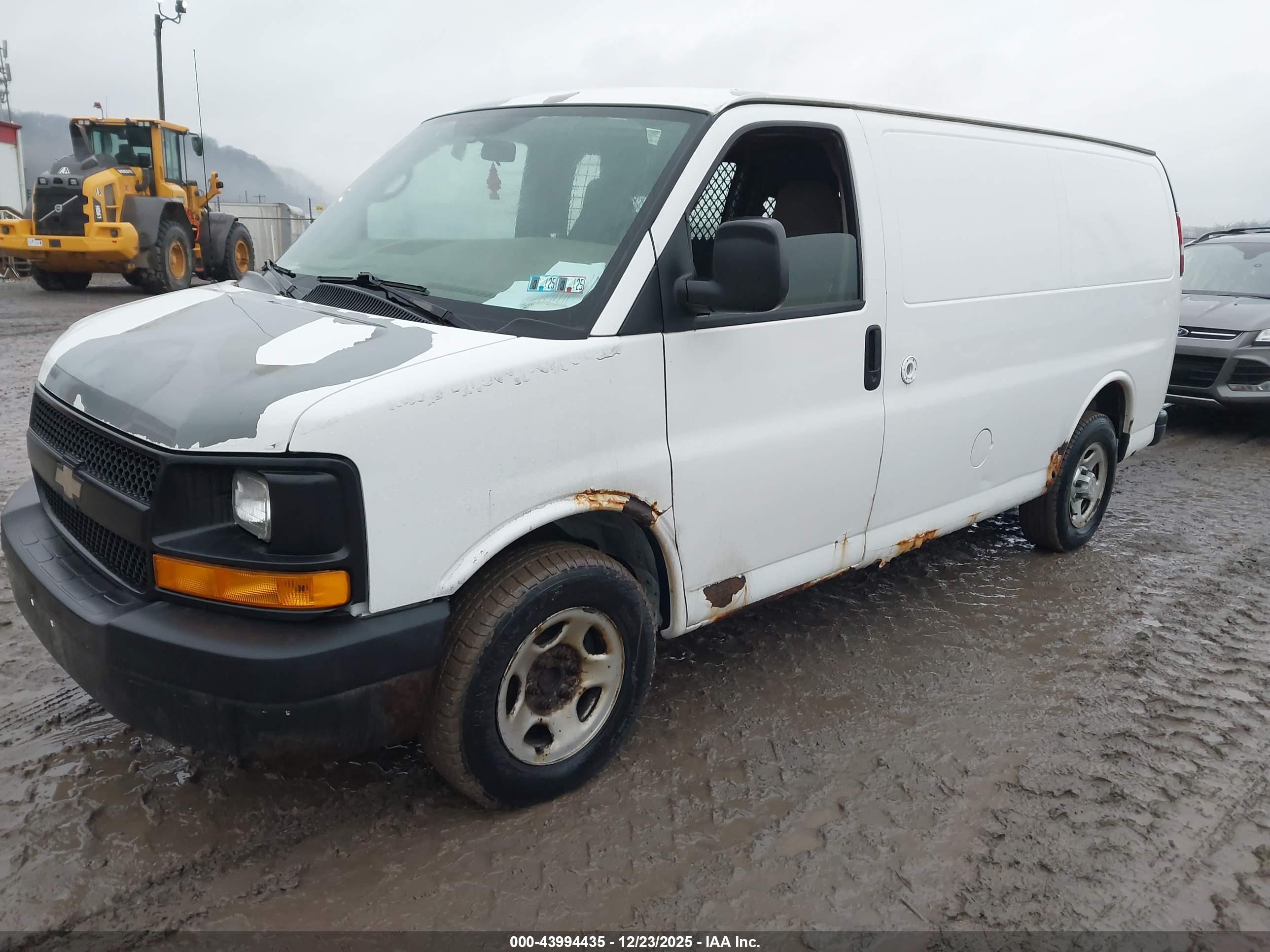 CHEVROLET EXPRESS image 2
