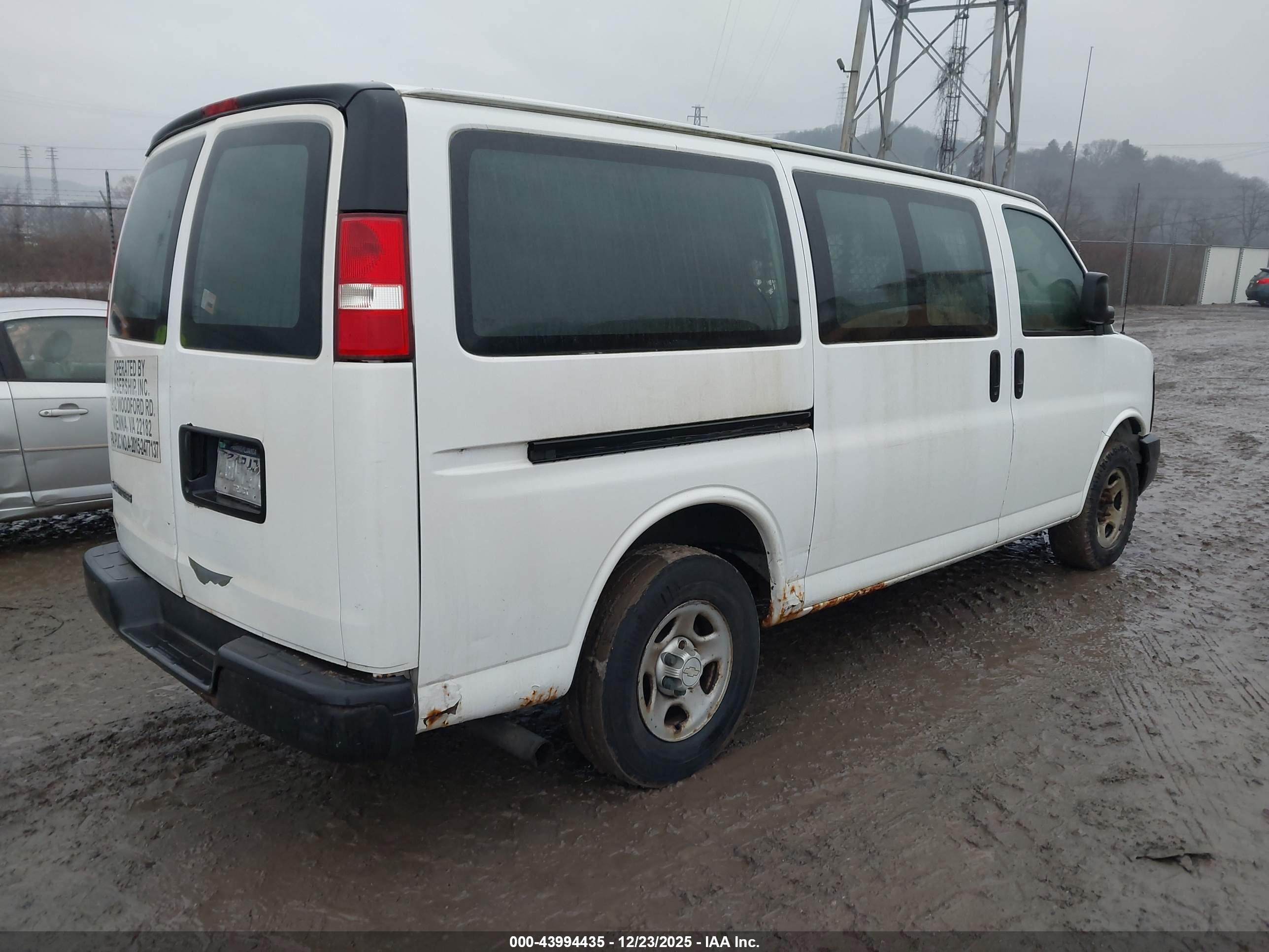 CHEVROLET EXPRESS image 4