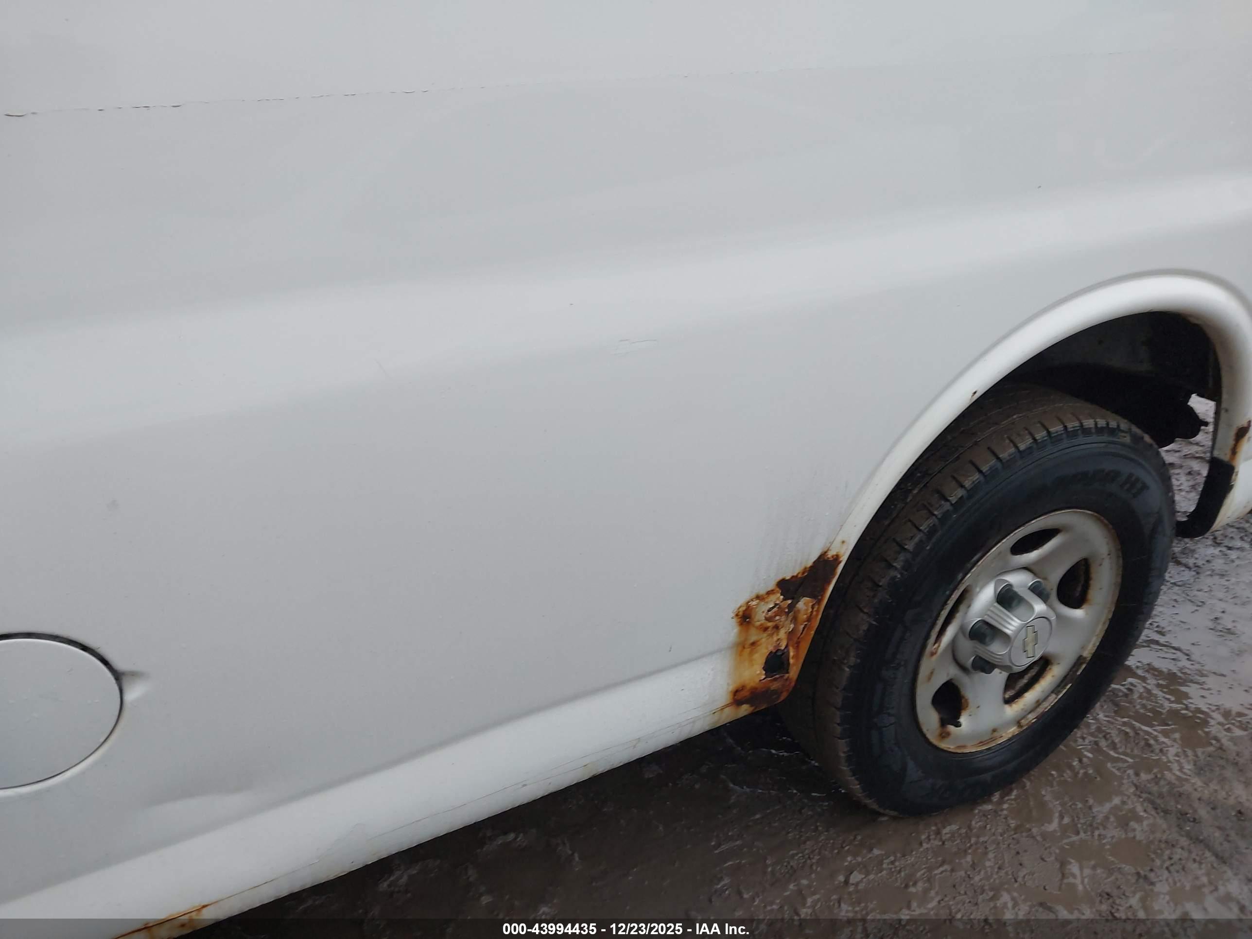 CHEVROLET EXPRESS image 6