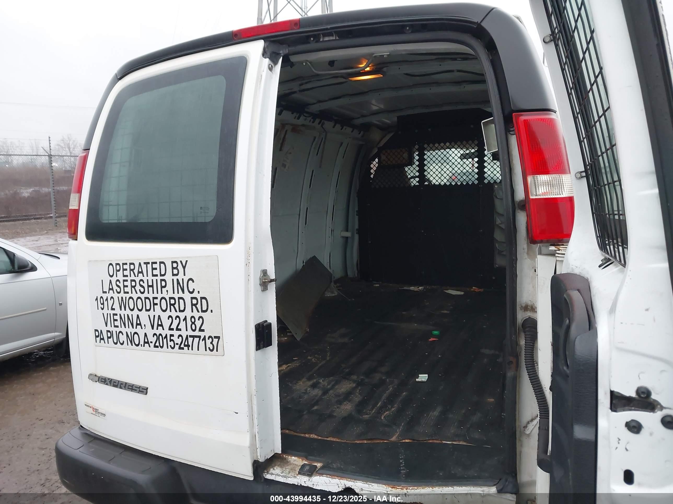 CHEVROLET EXPRESS image 8