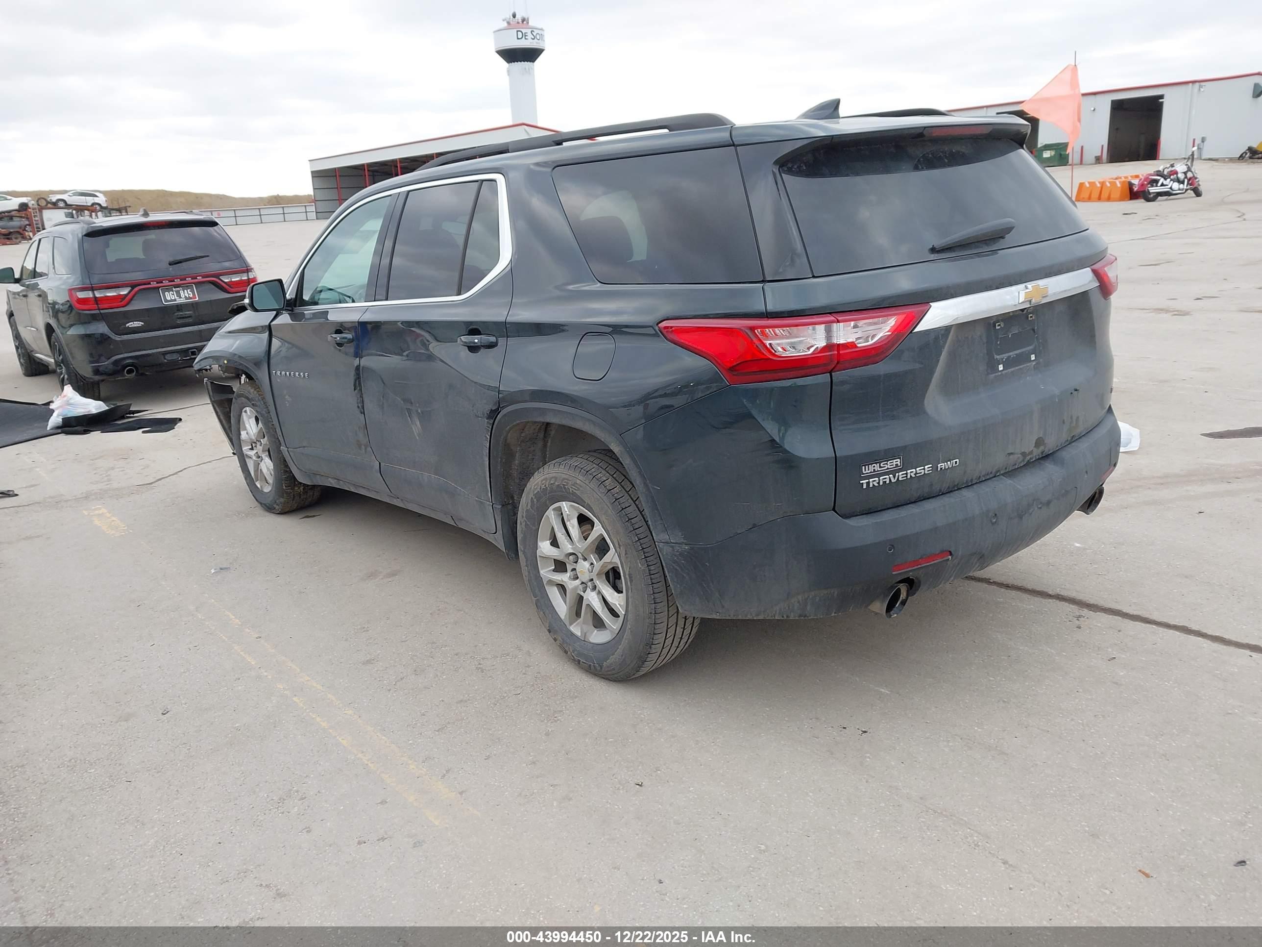 CHEVROLET TRAVERSE image 3