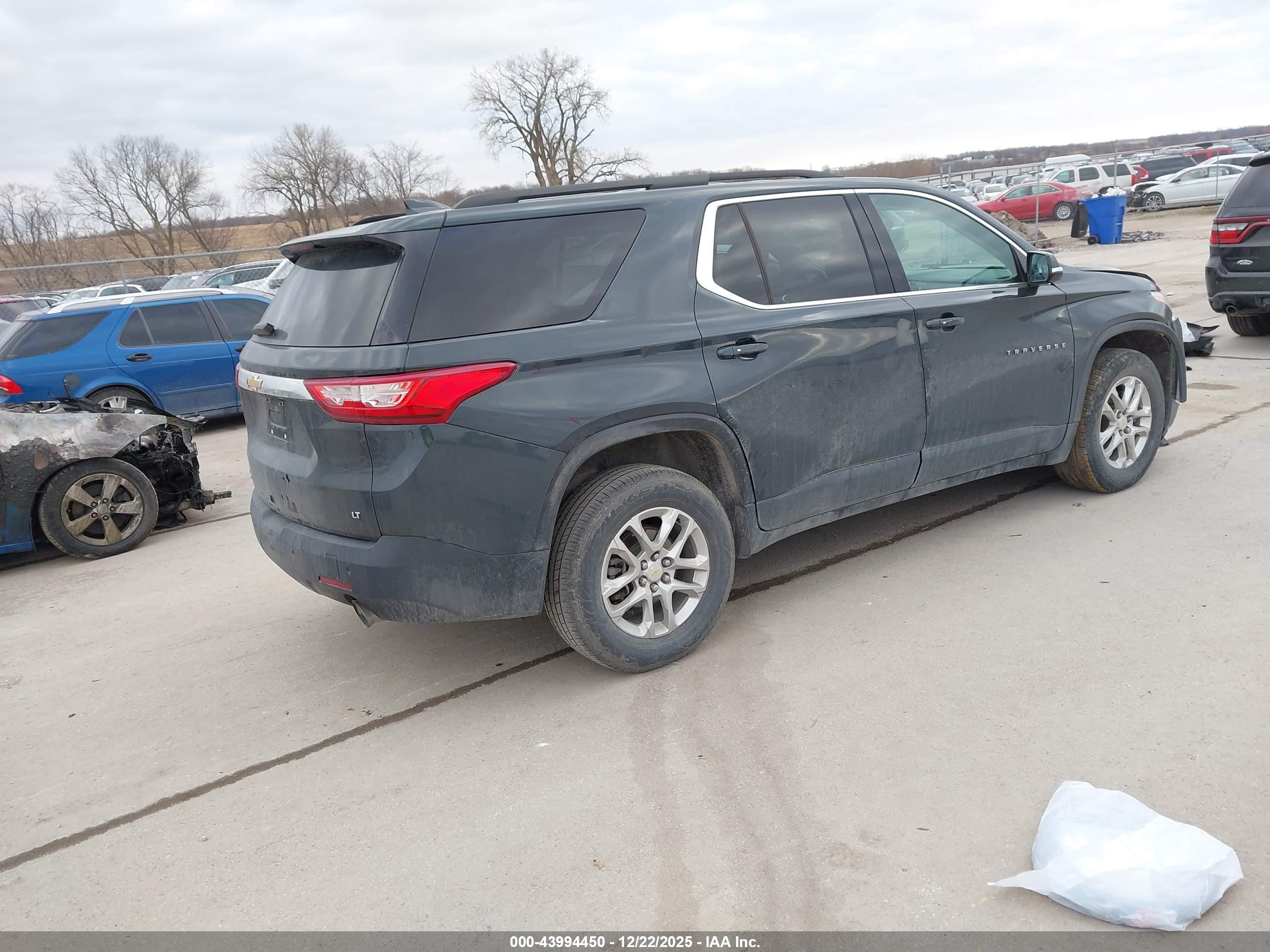 CHEVROLET TRAVERSE image 4
