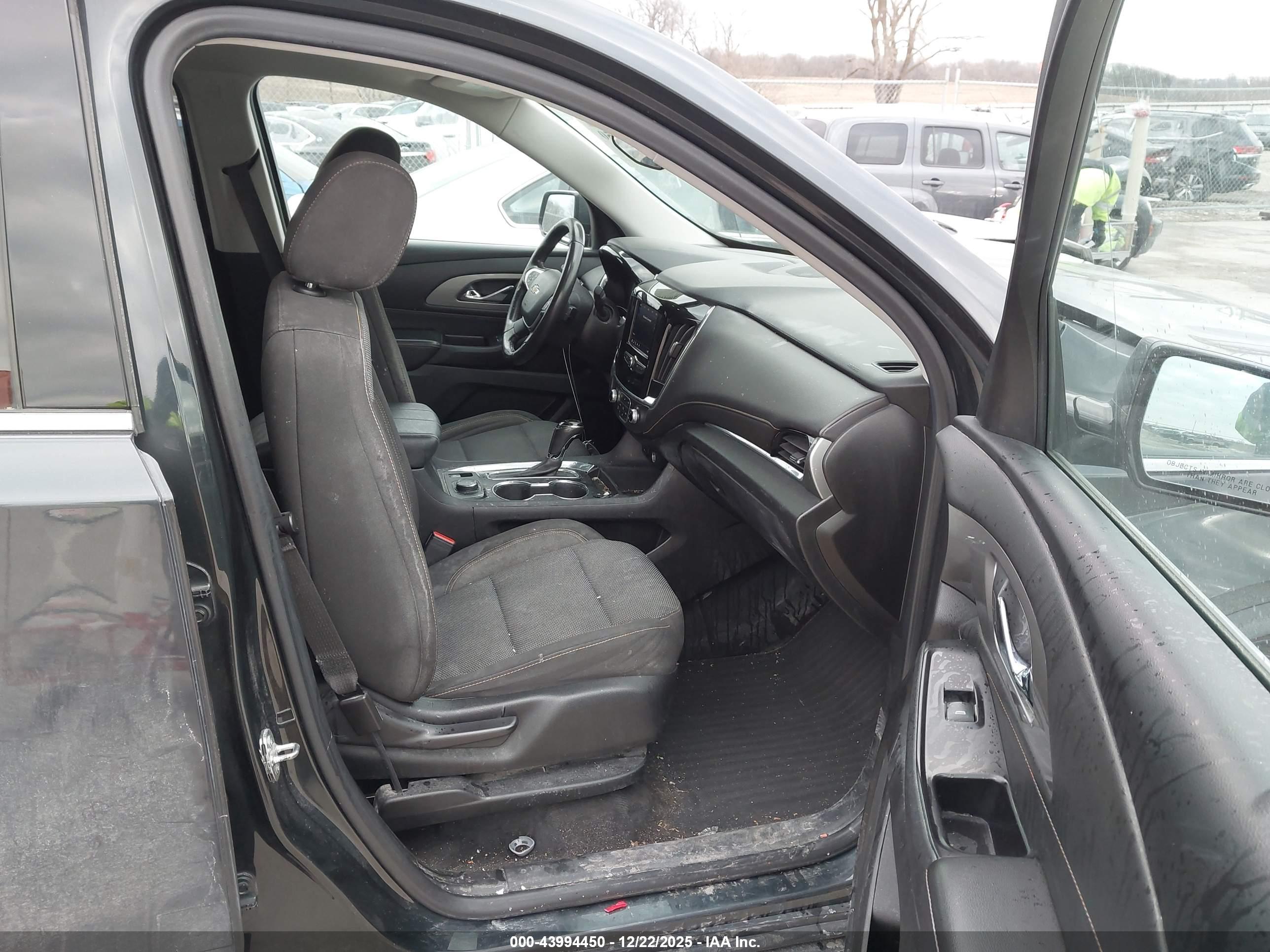 CHEVROLET TRAVERSE image 5