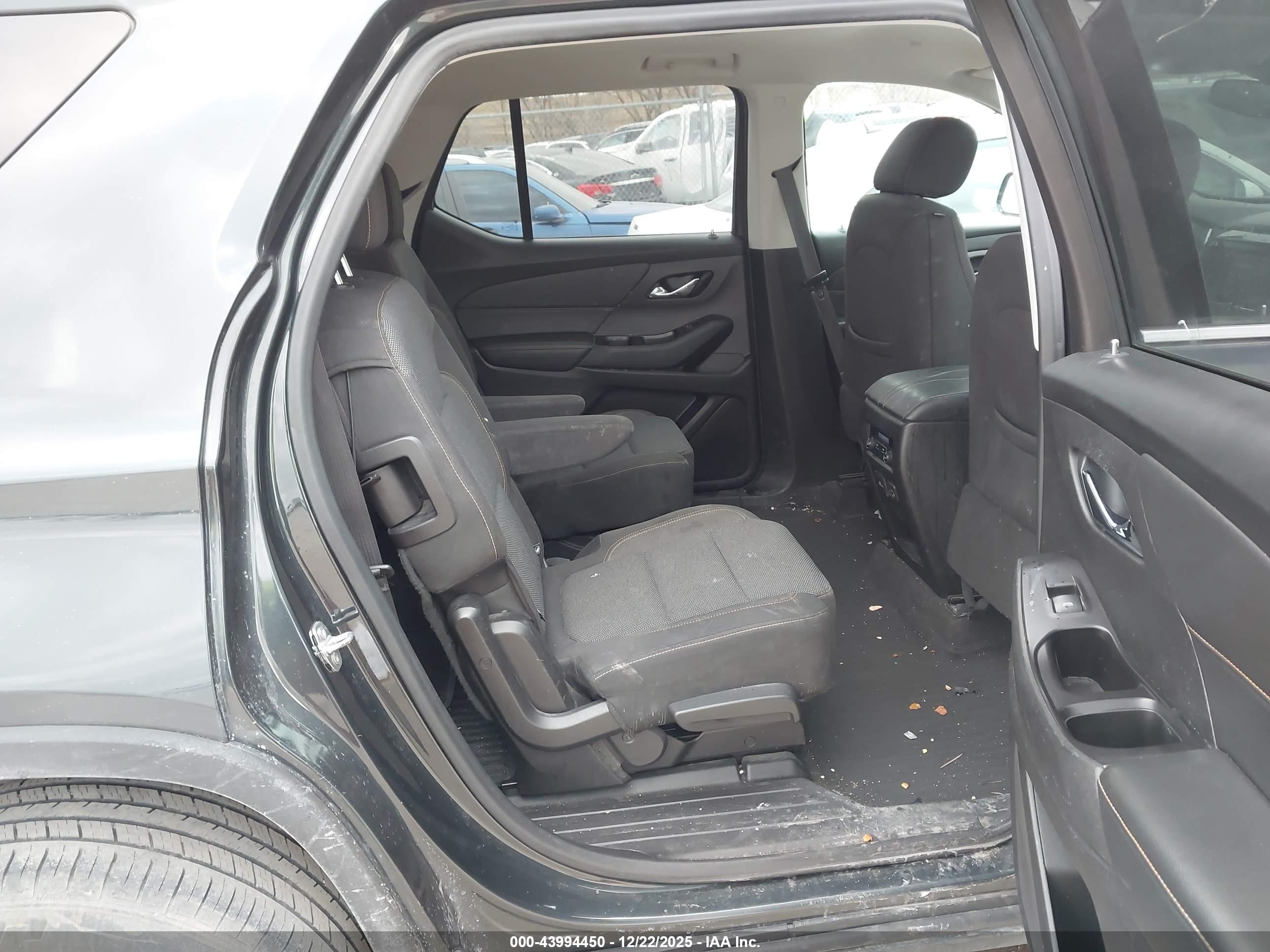 CHEVROLET TRAVERSE image 8