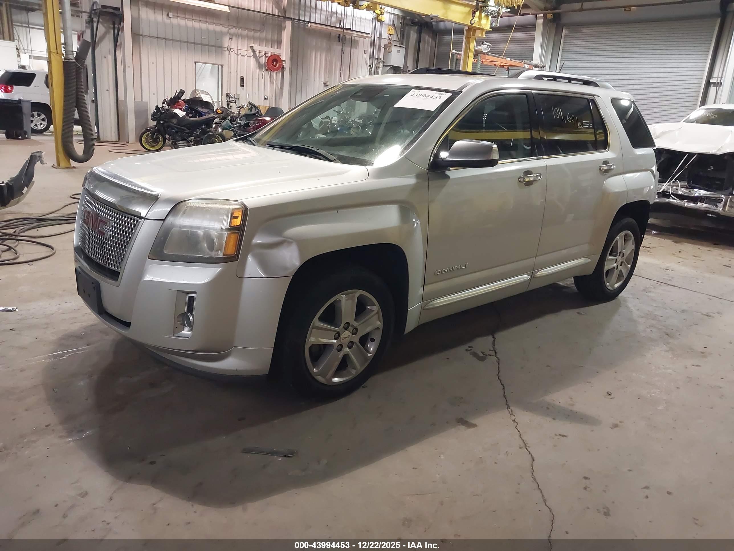 GMC TERRAIN image 2