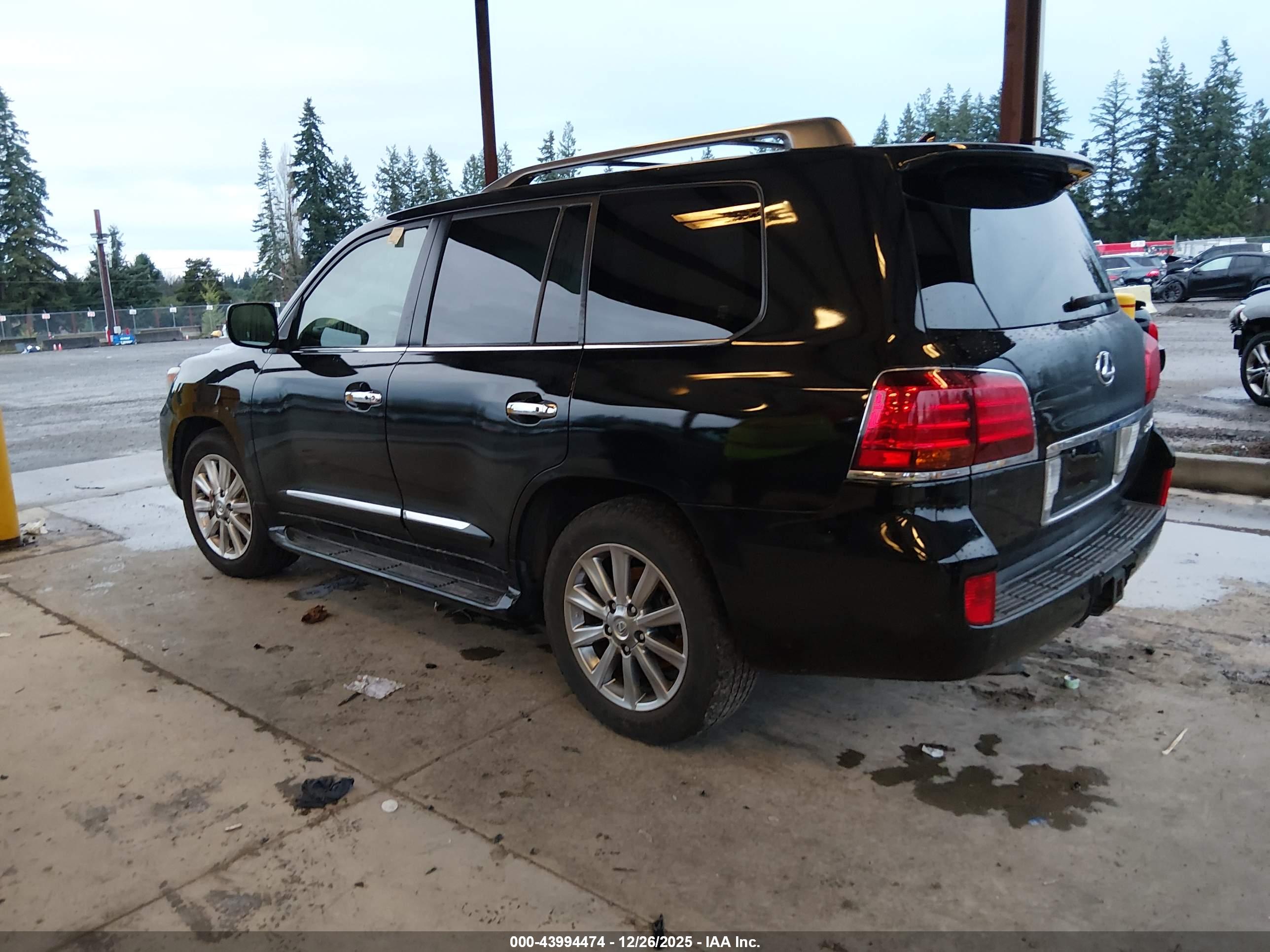 LEXUS LX image 3