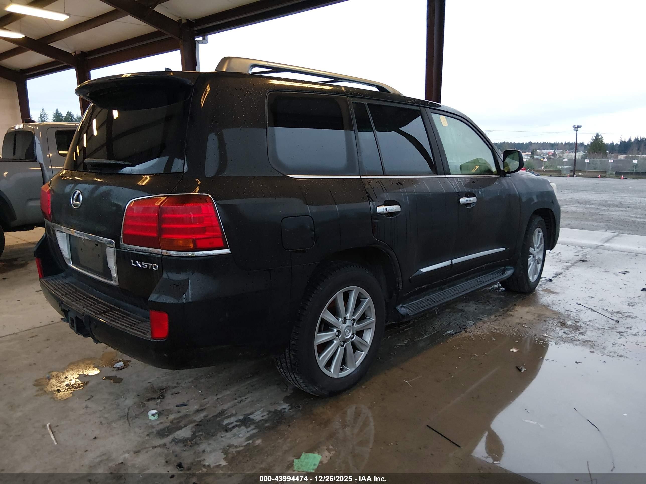 LEXUS LX image 4