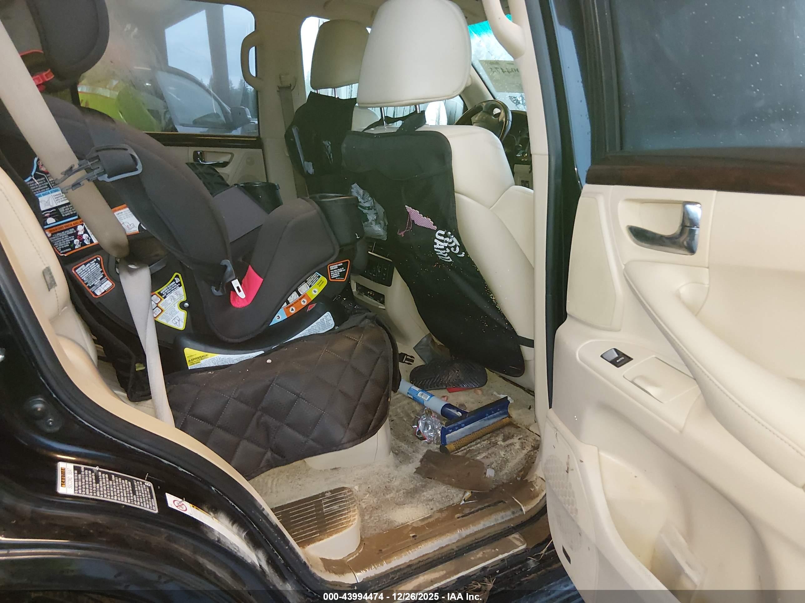 LEXUS LX image 8