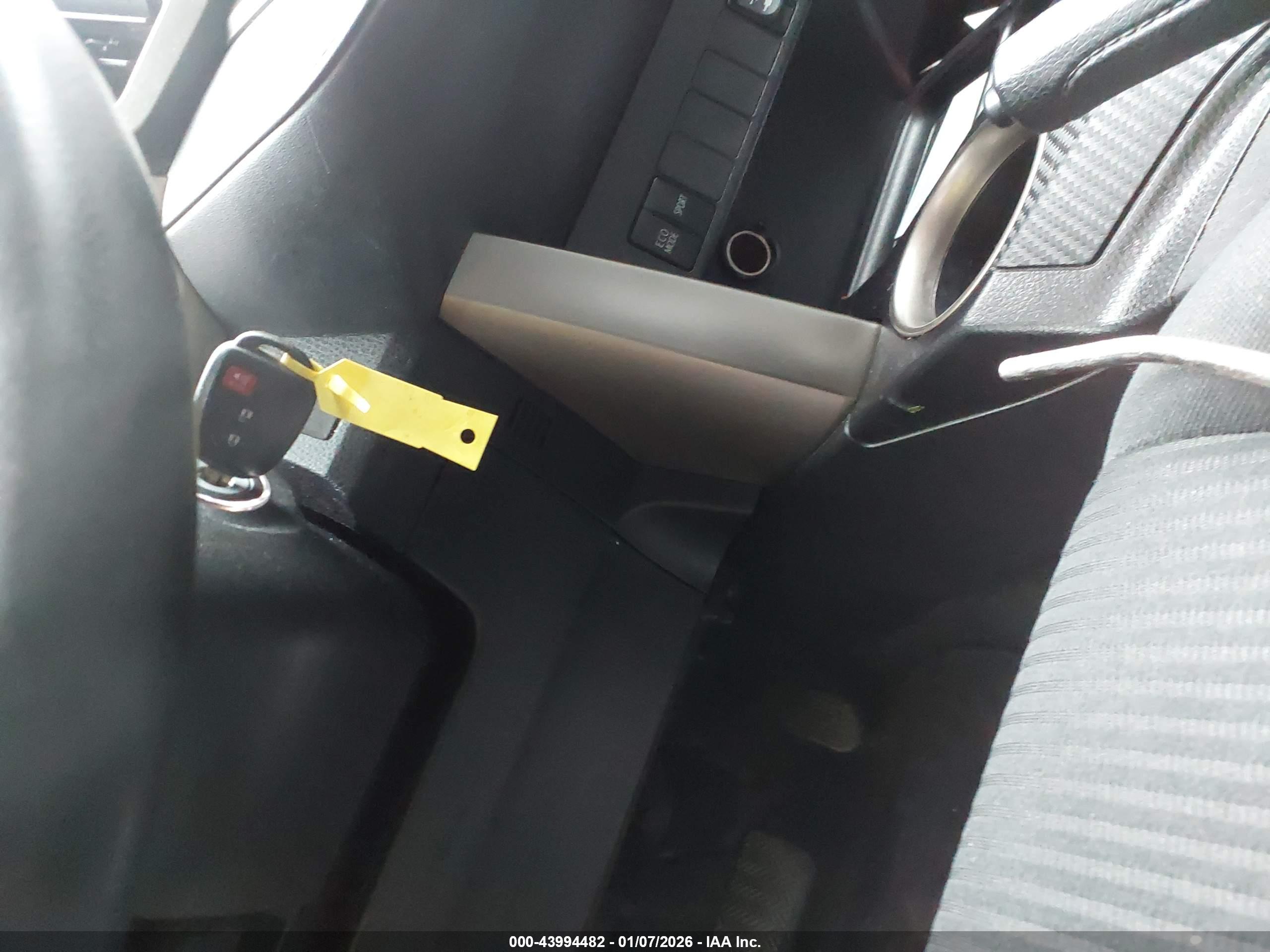 TOYOTA RAV4 image 11