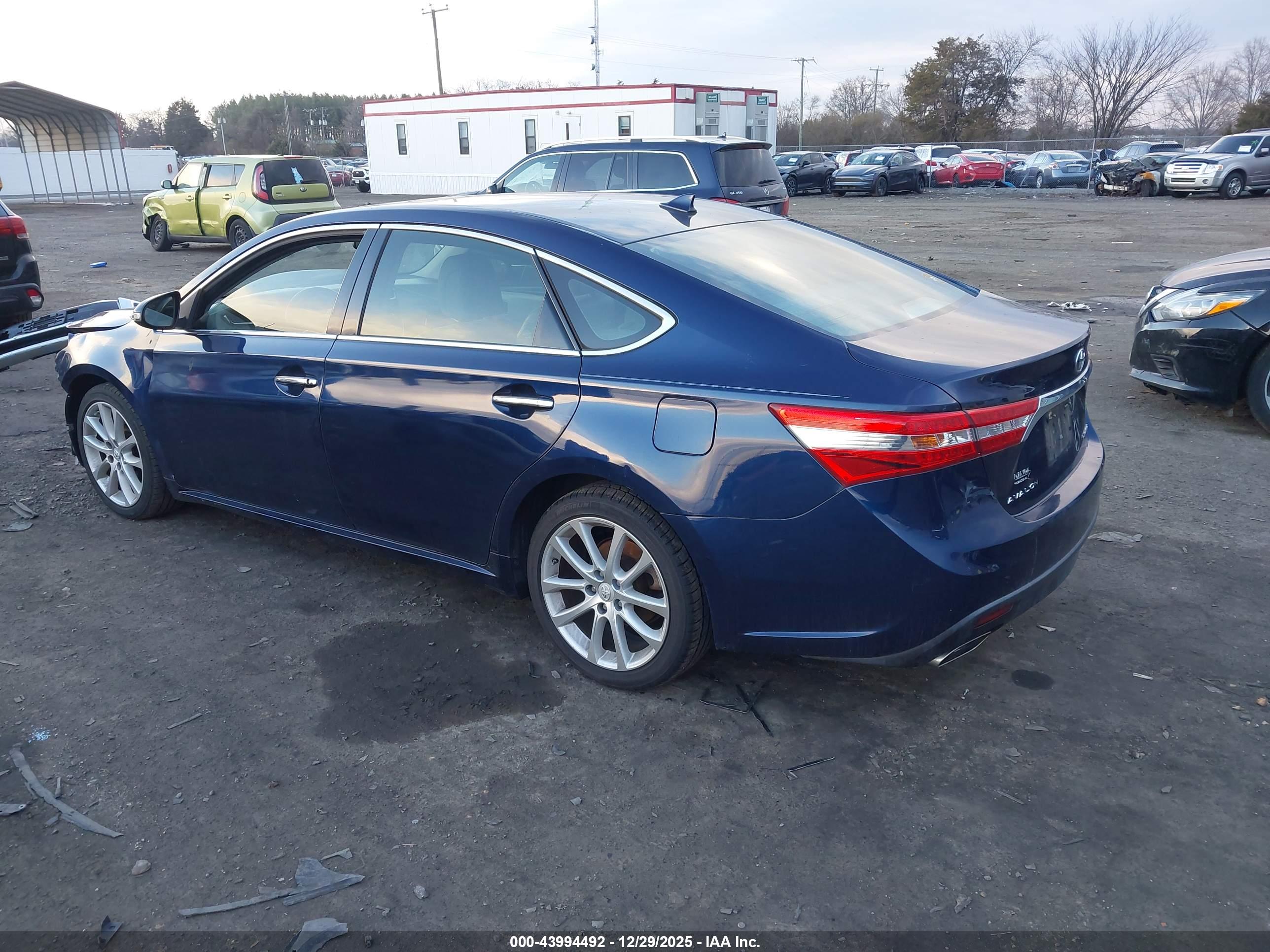 TOYOTA AVALON image 3