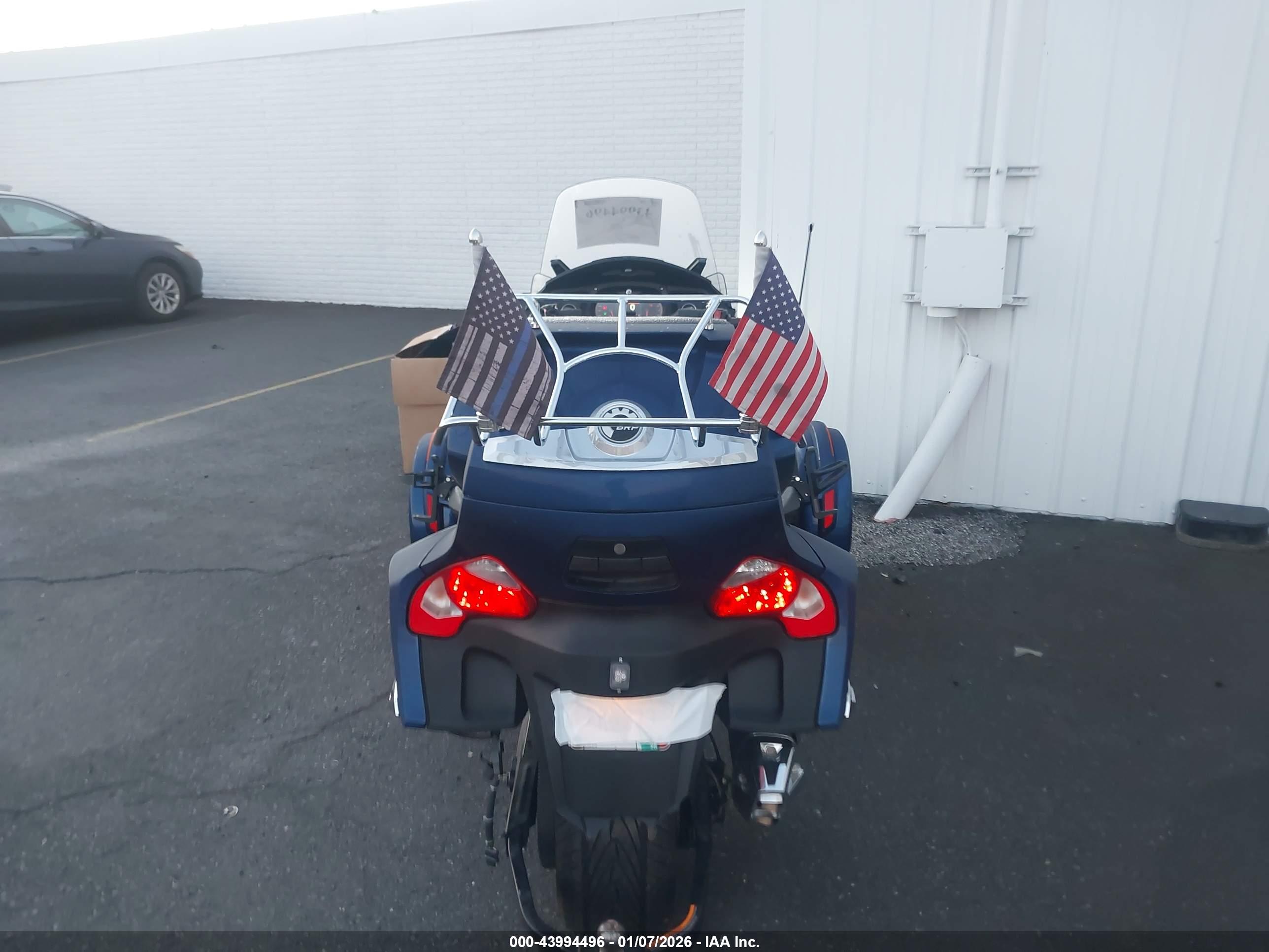 CAN-AM SPYDER image 6