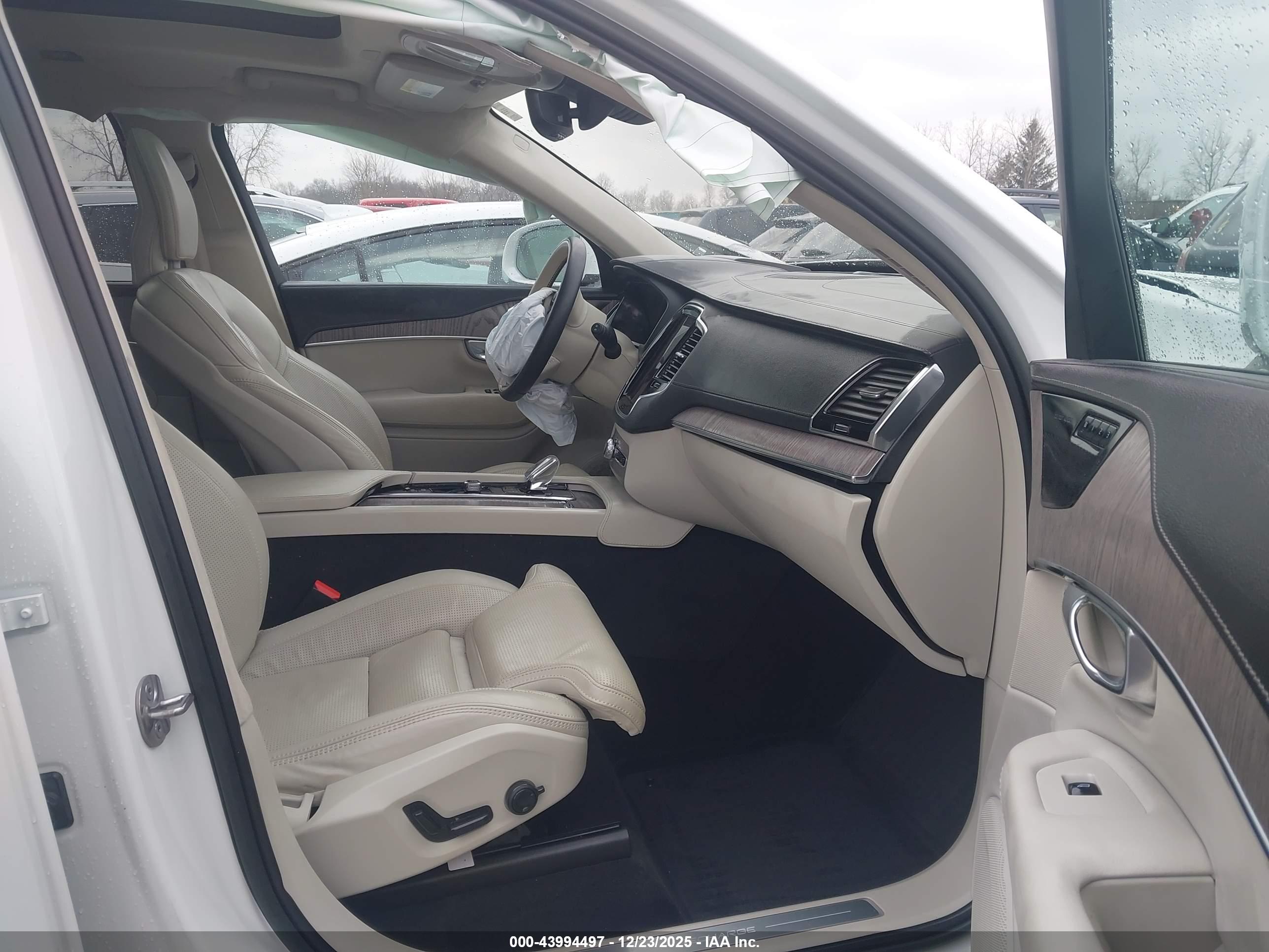 VOLVO XC90 image 5