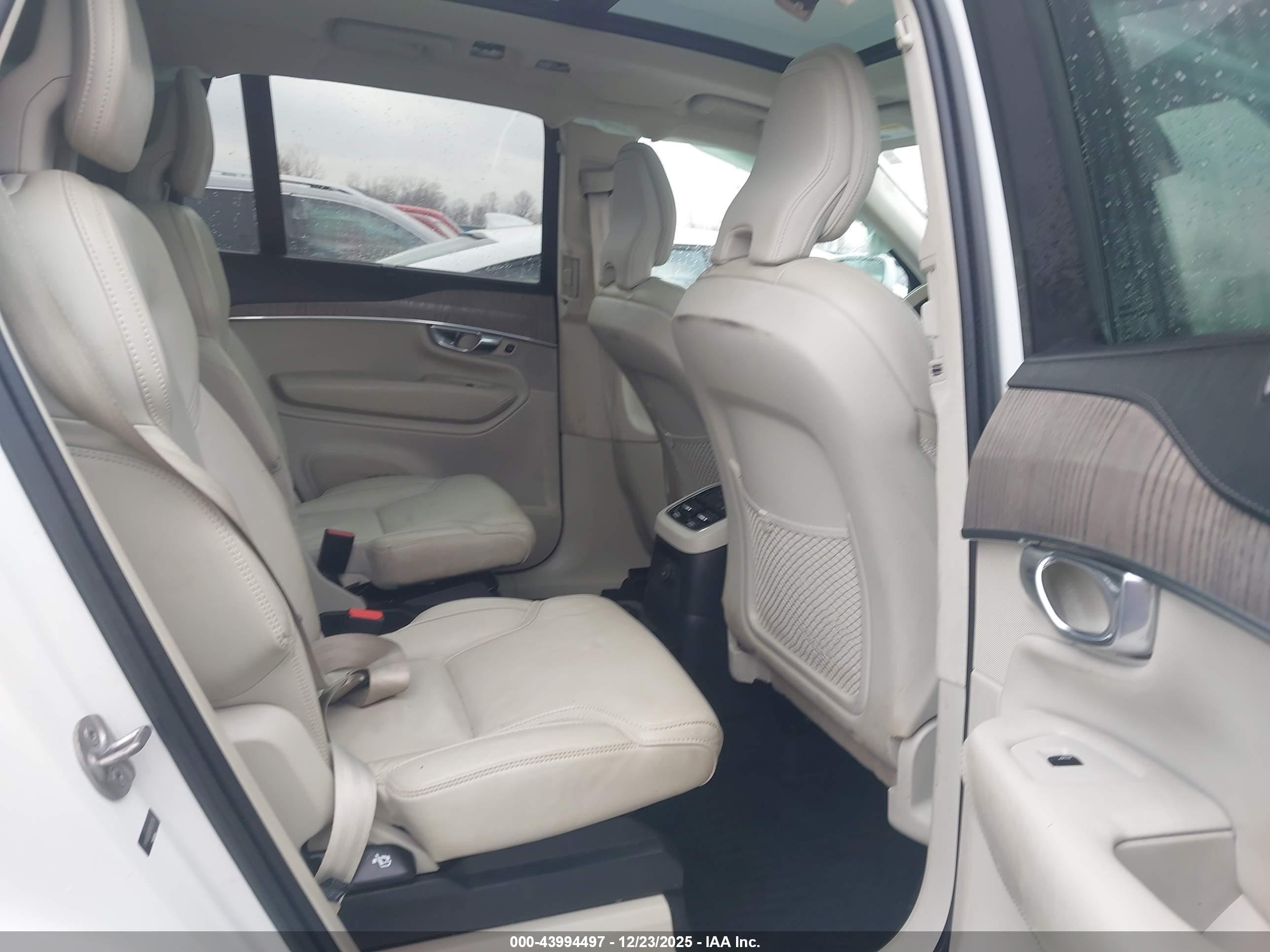 VOLVO XC90 image 8