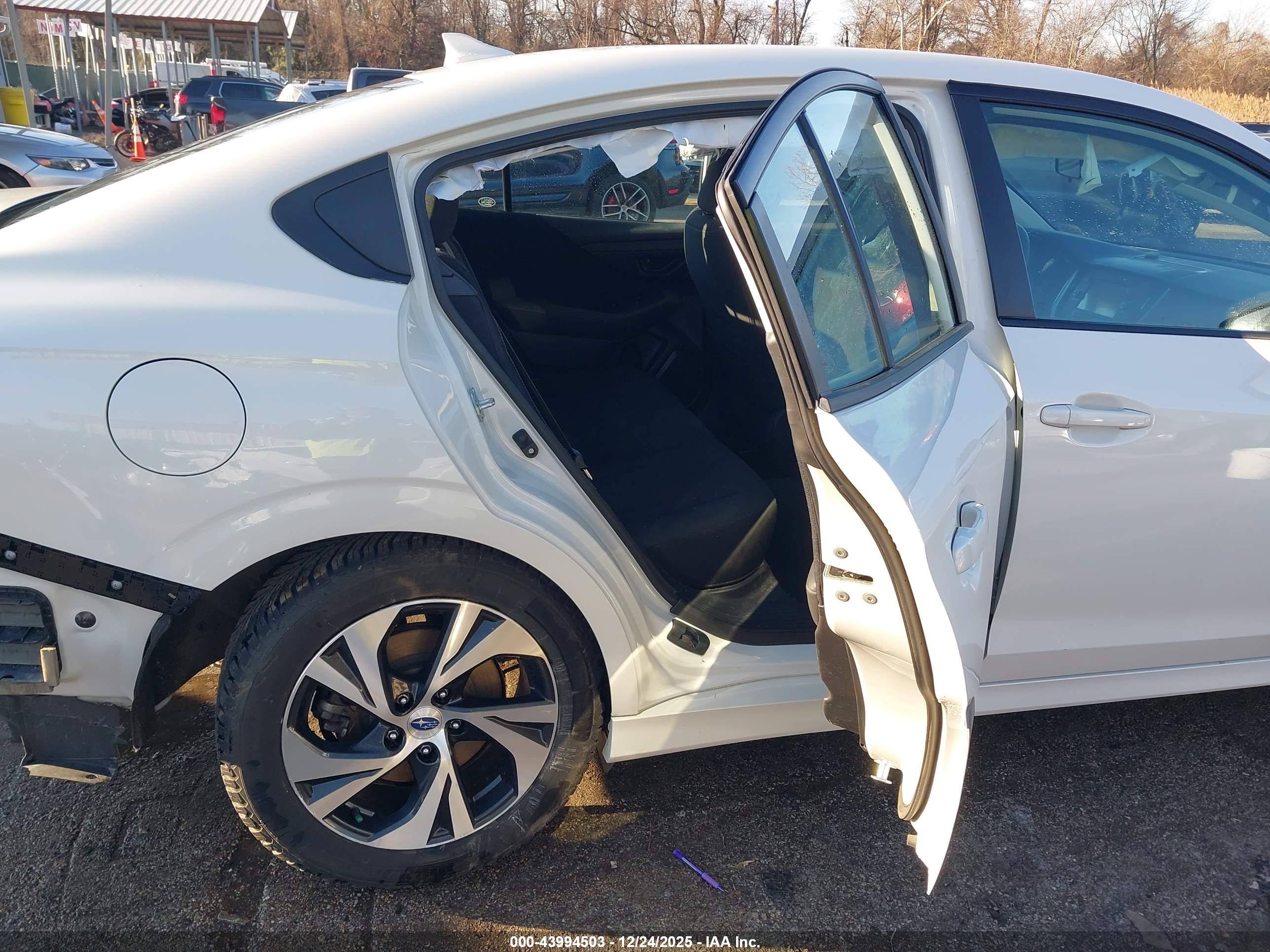 SUBARU LEGACY image 8
