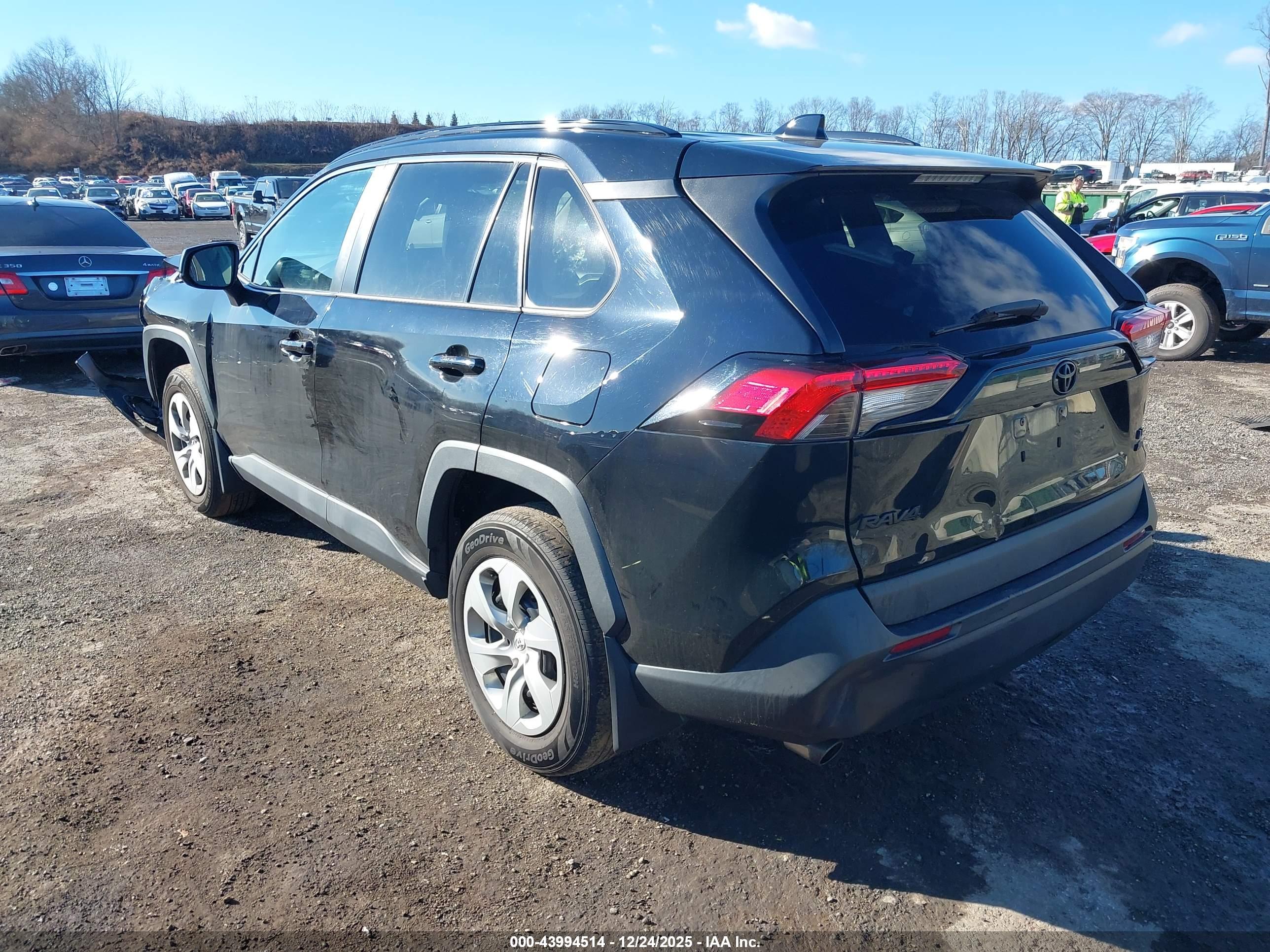 TOYOTA RAV4 image 3