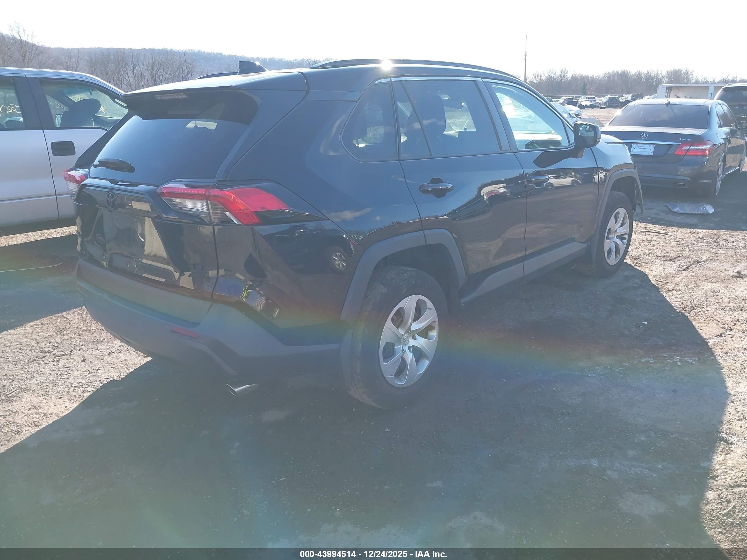 TOYOTA RAV4 image 4