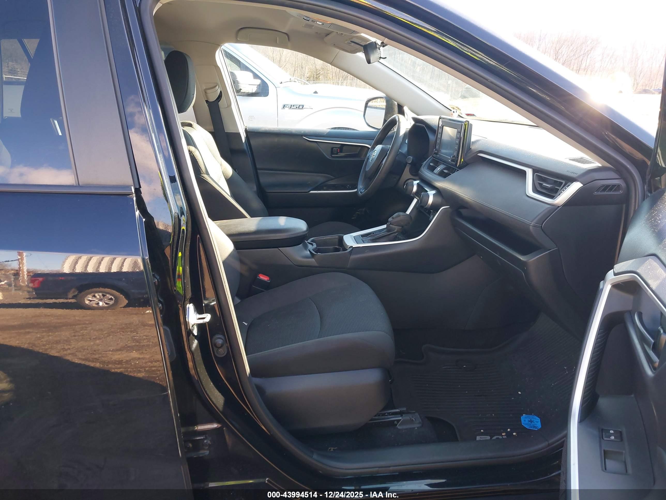 TOYOTA RAV4 image 5