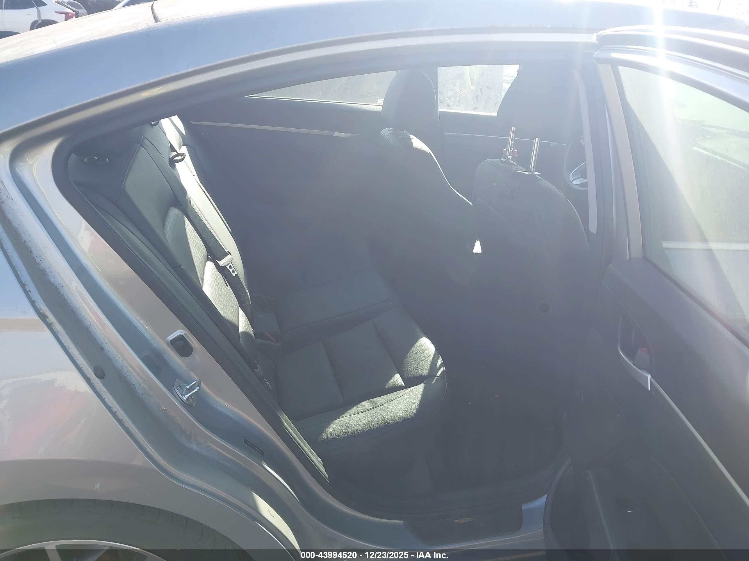 HYUNDAI ELANTRA image 8