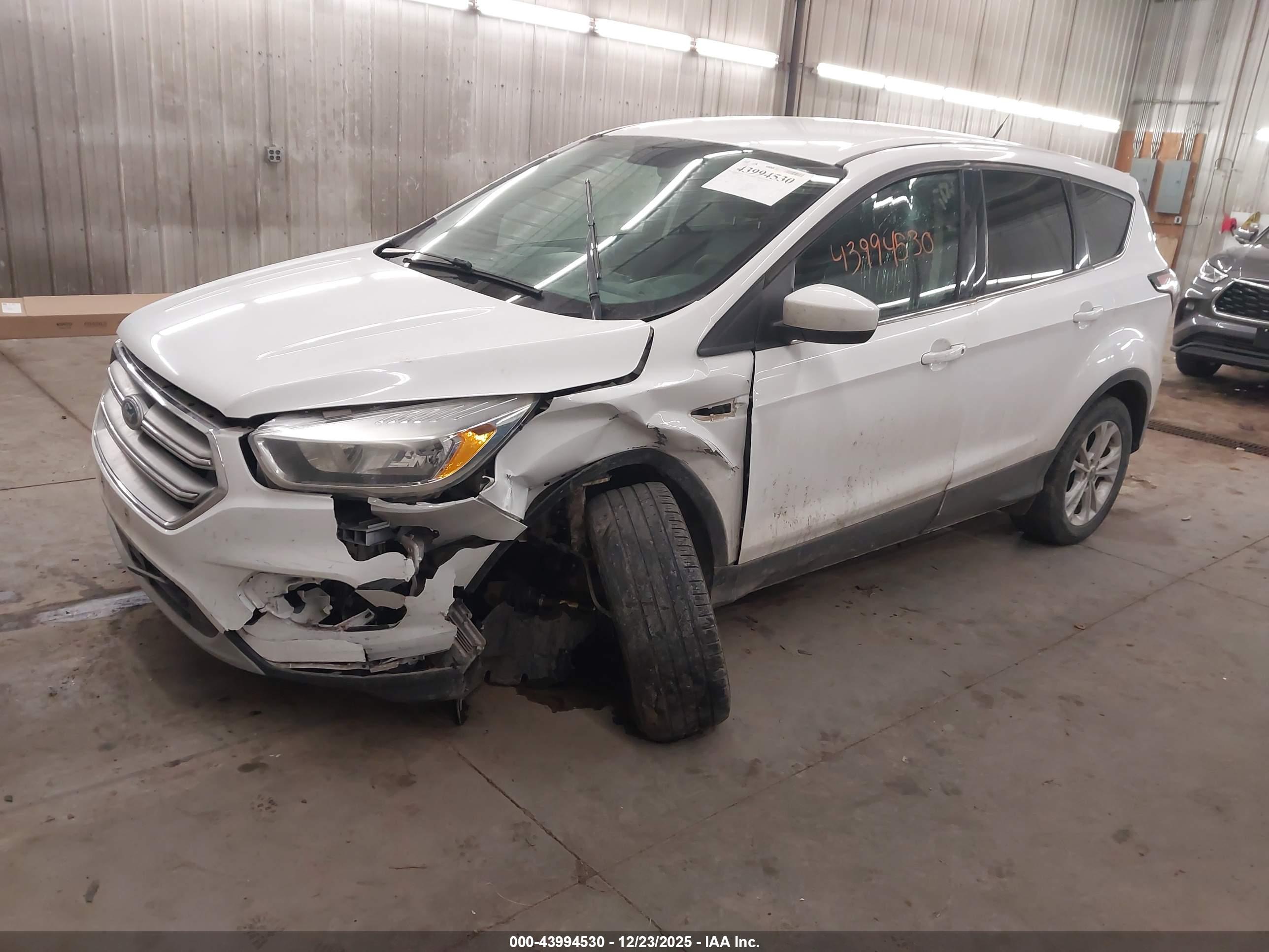 FORD ESCAPE image 2