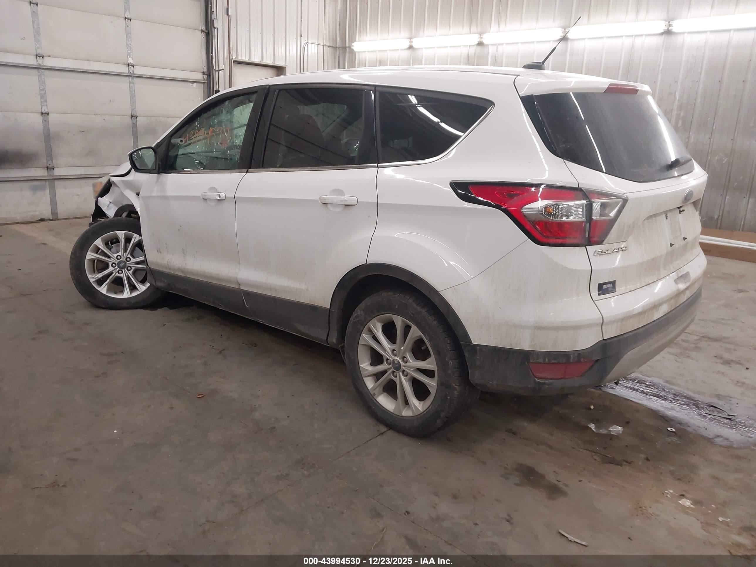 FORD ESCAPE image 3