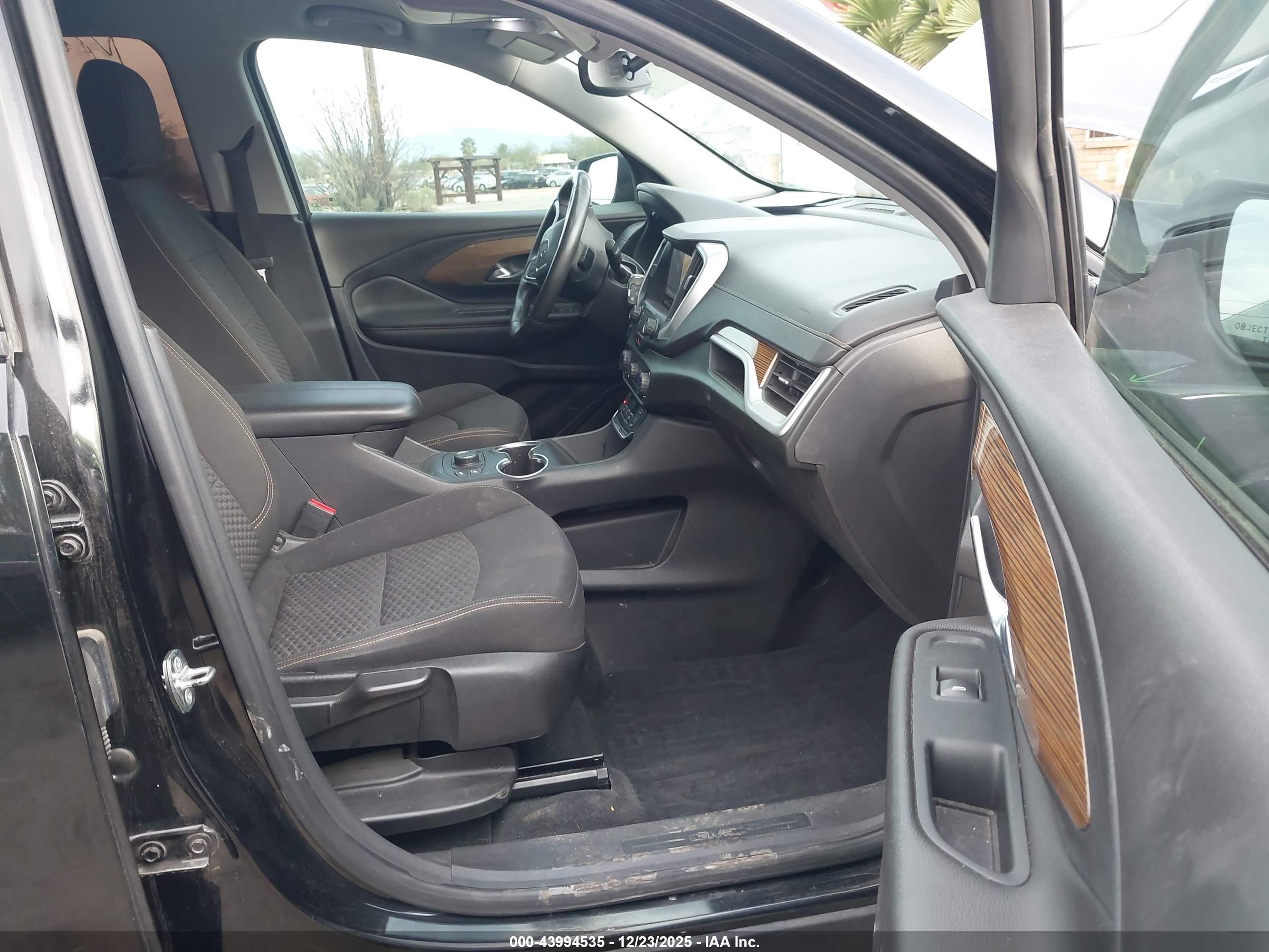 GMC TERRAIN image 5