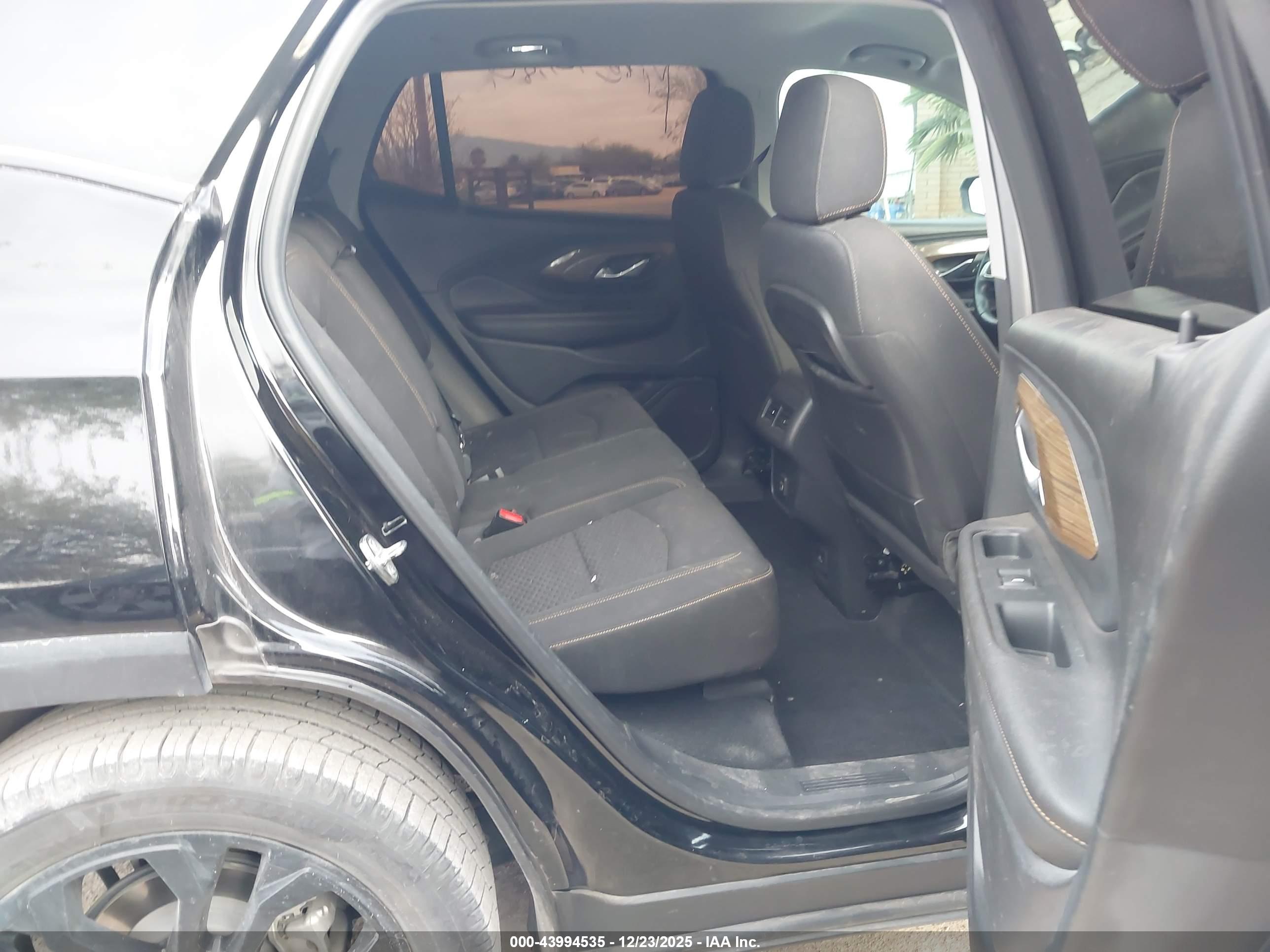 GMC TERRAIN image 8