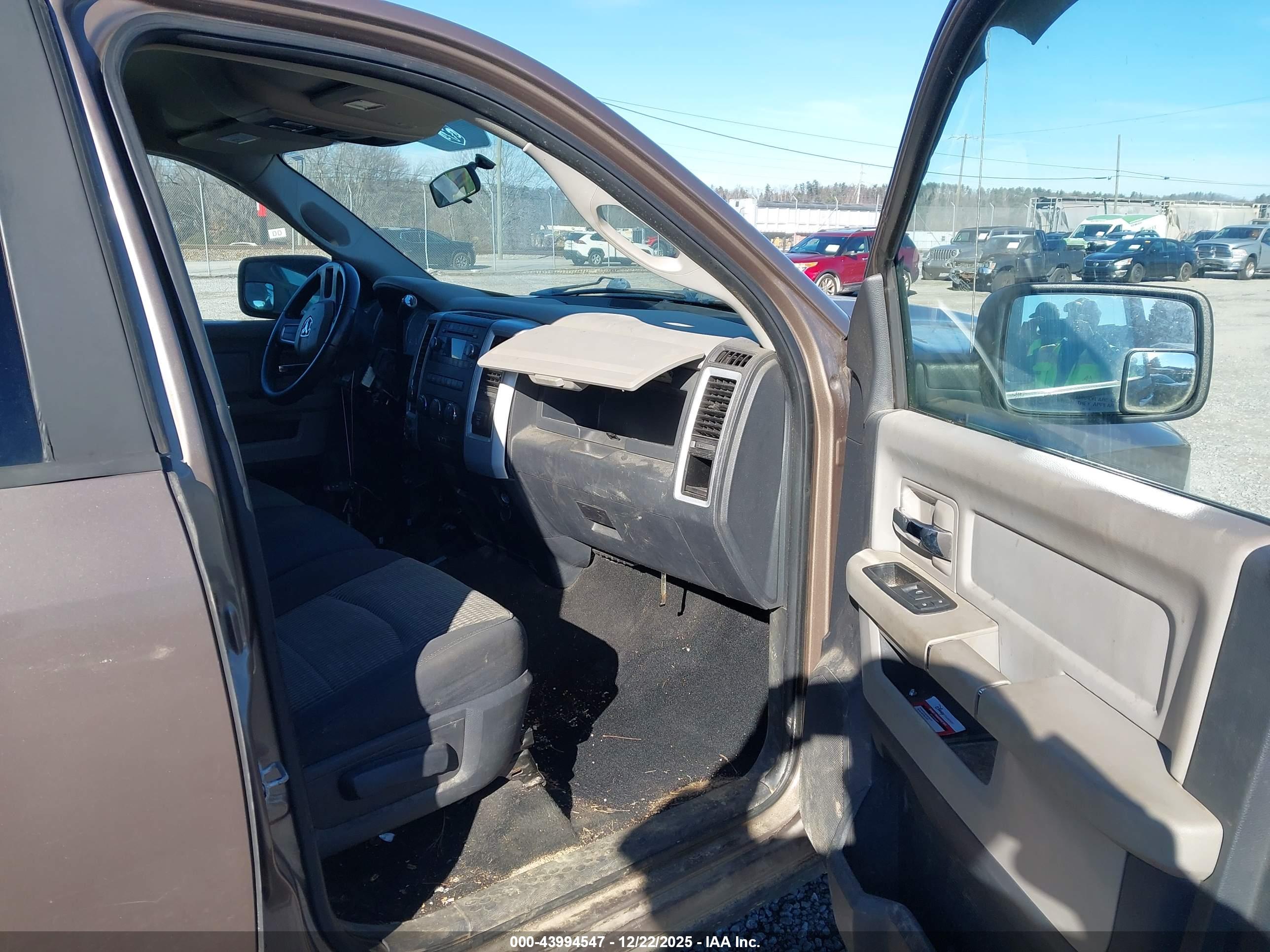 DODGE RAM image 5