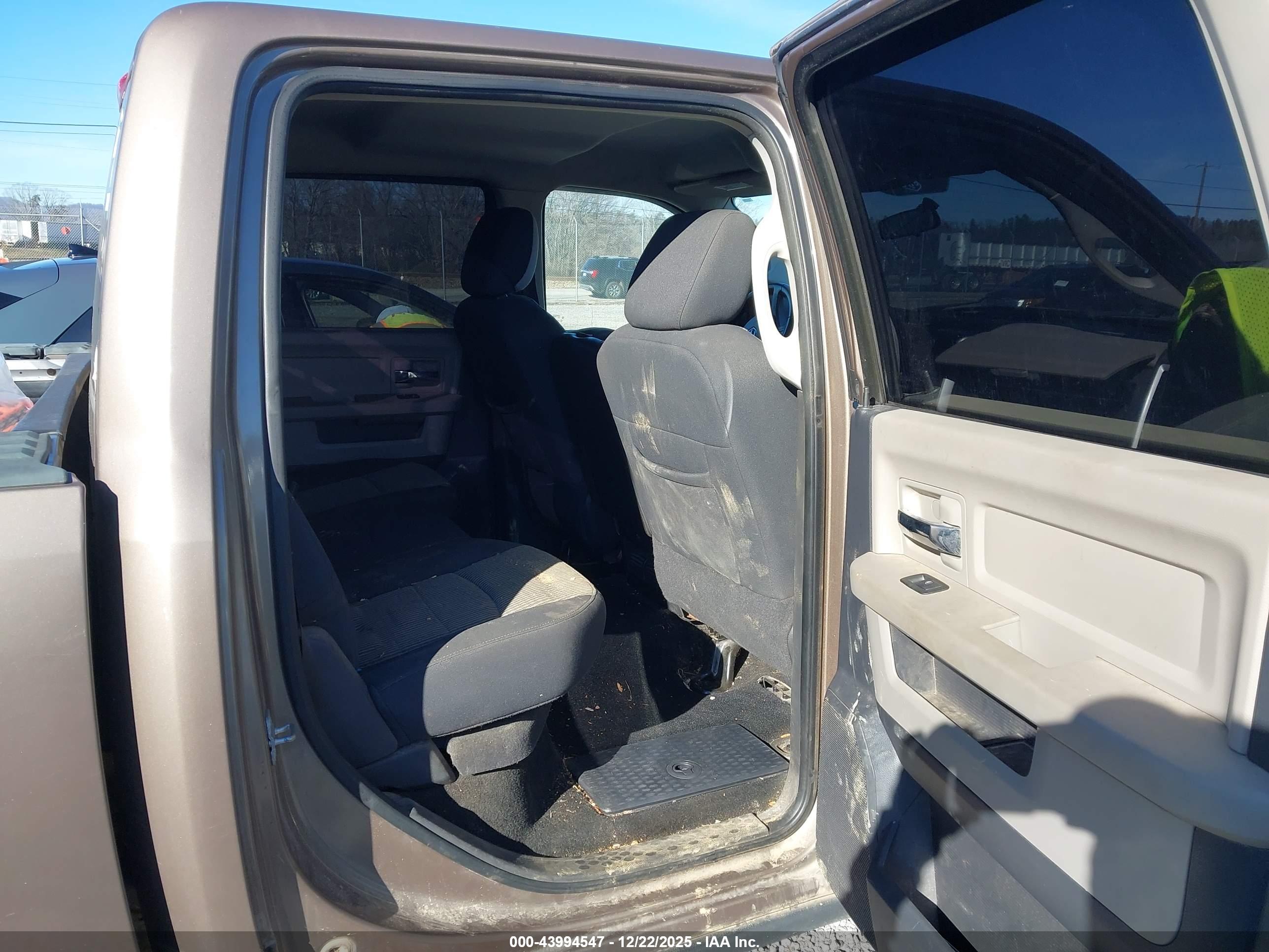 DODGE RAM image 8