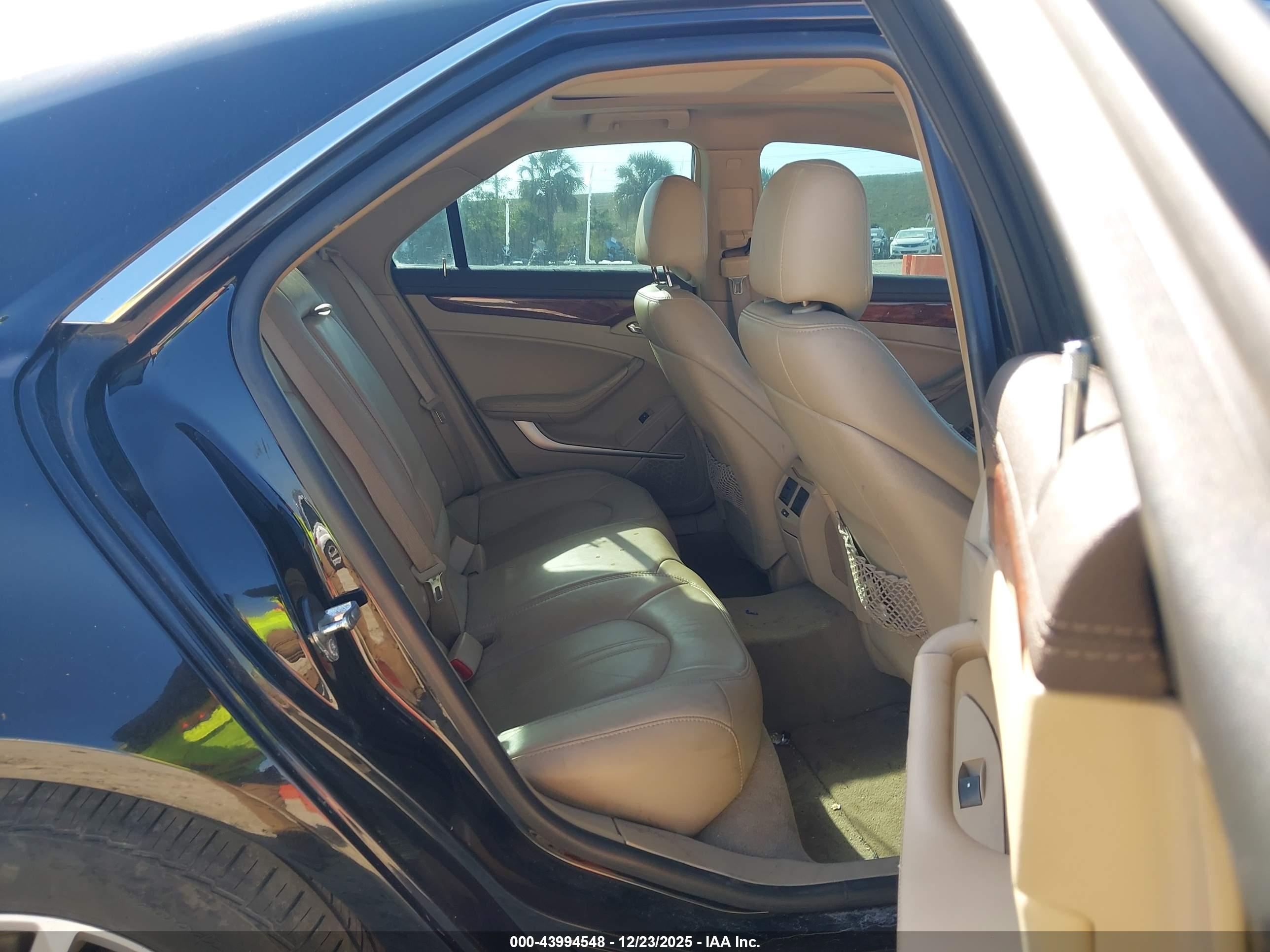 CADILLAC CTS image 8