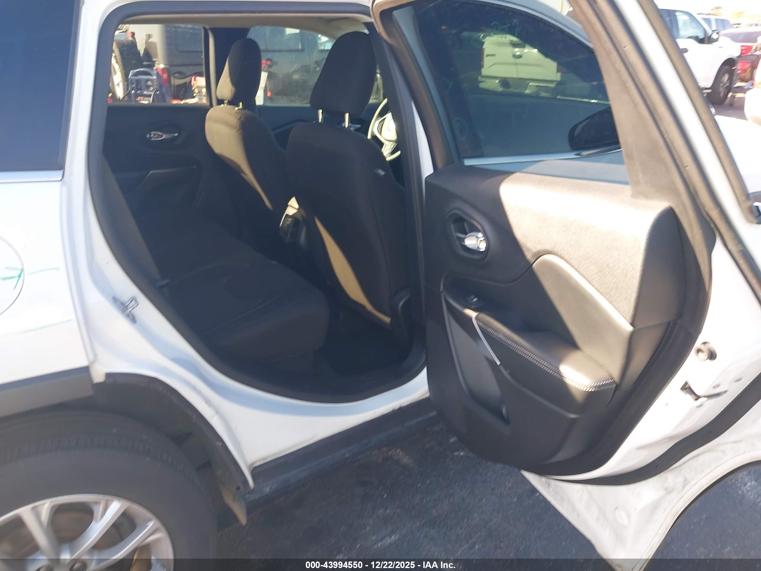 JEEP CHEROKEE image 8