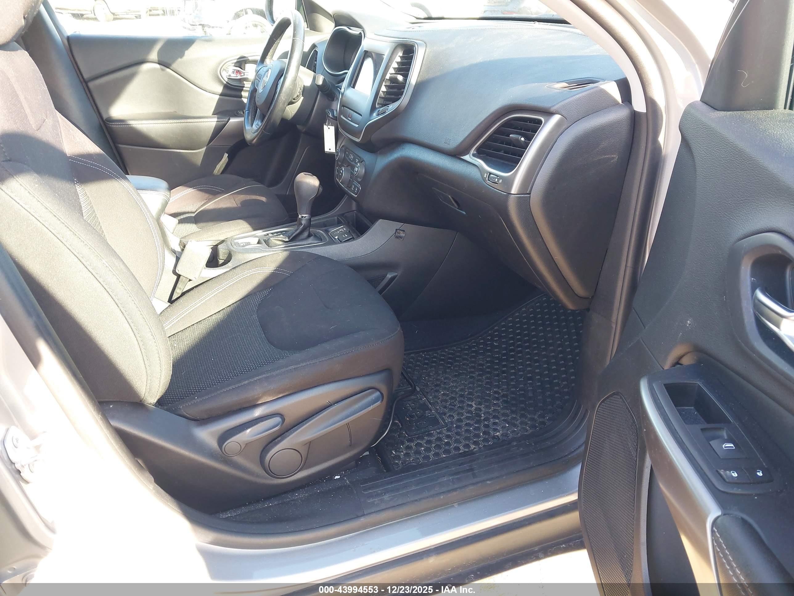 JEEP CHEROKEE image 5