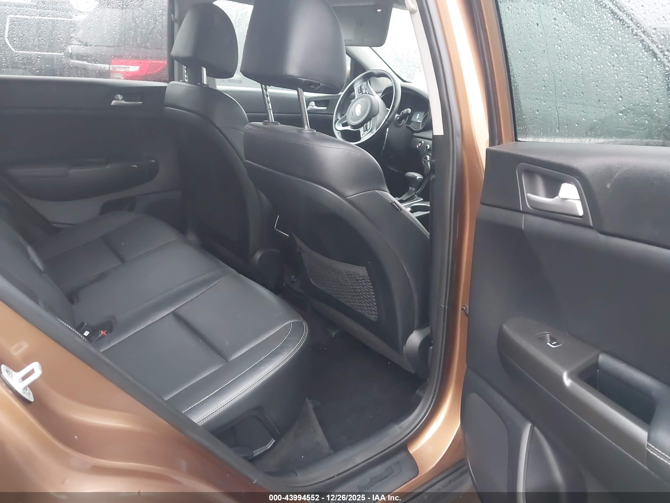 KIA SPORTAGE image 8
