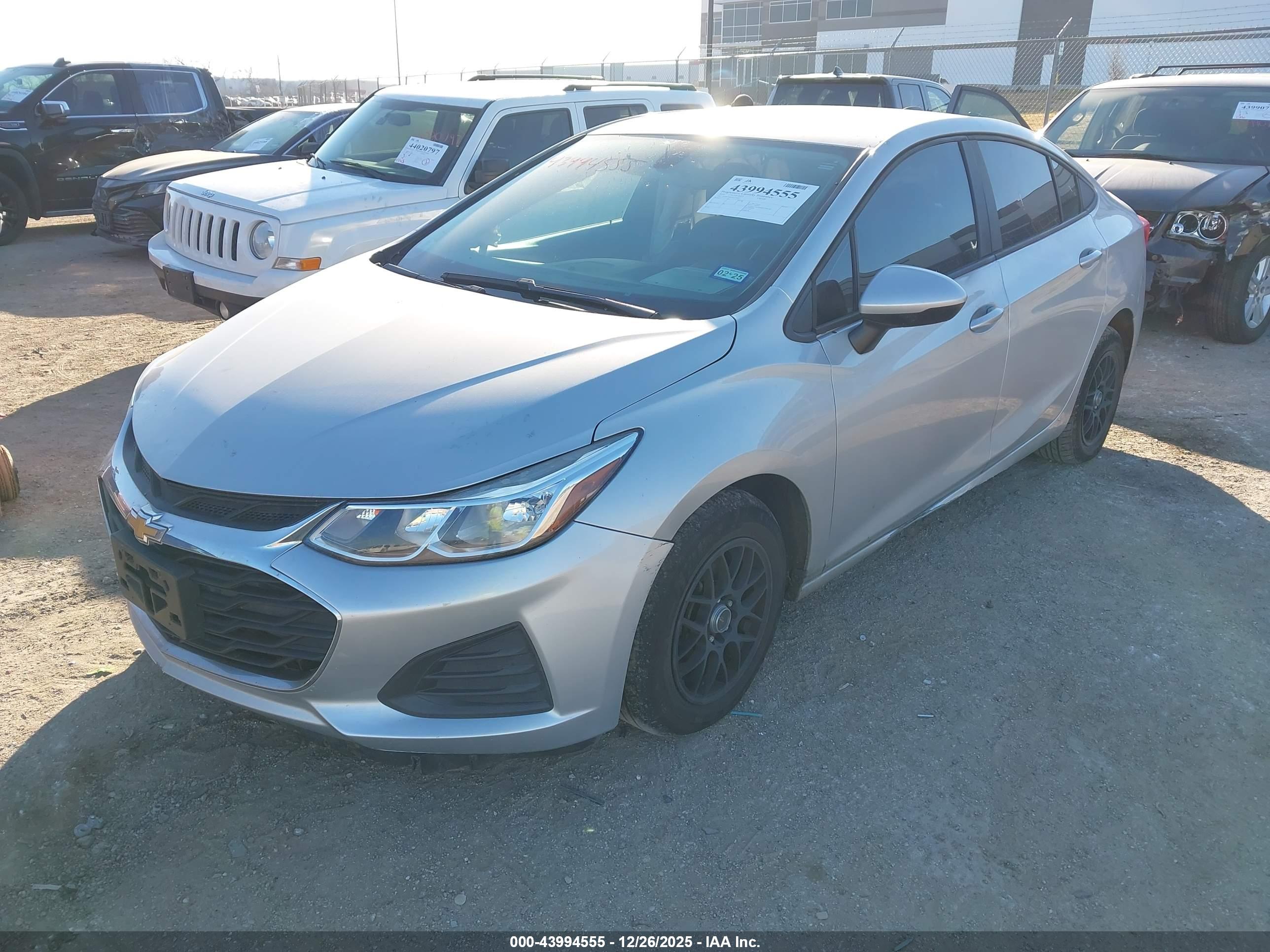 CHEVROLET CRUZE image 2