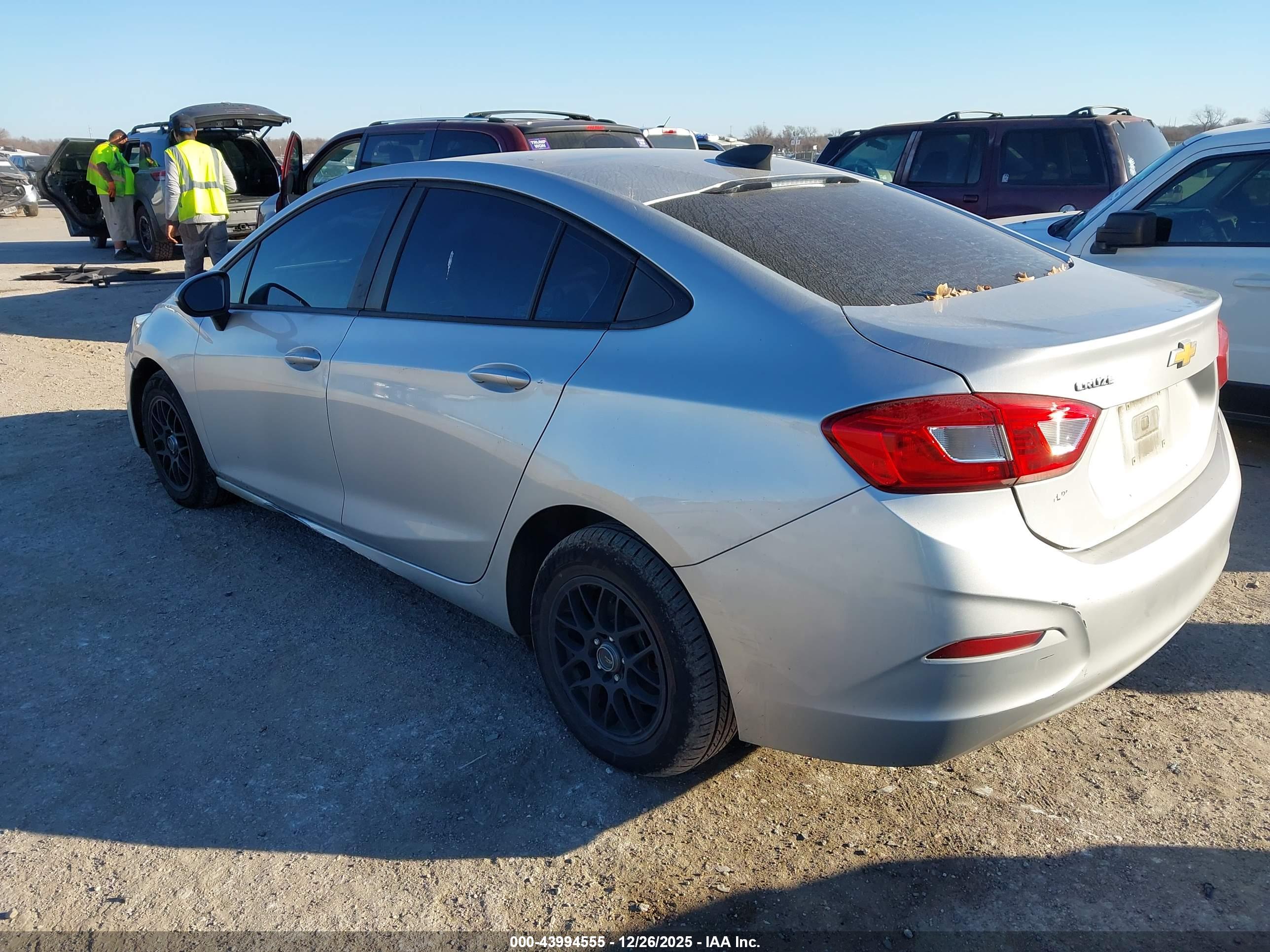 CHEVROLET CRUZE image 3