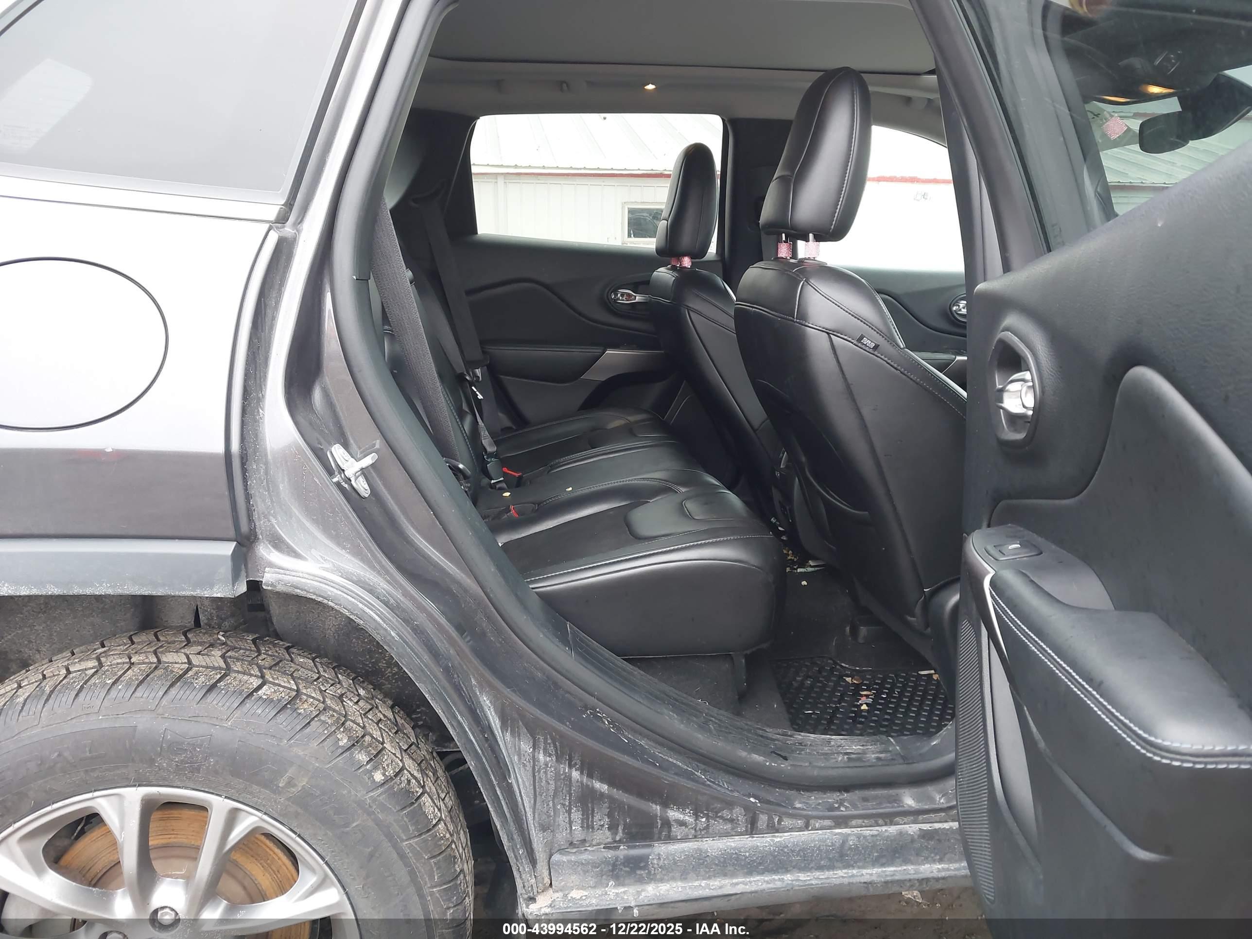 JEEP CHEROKEE image 8