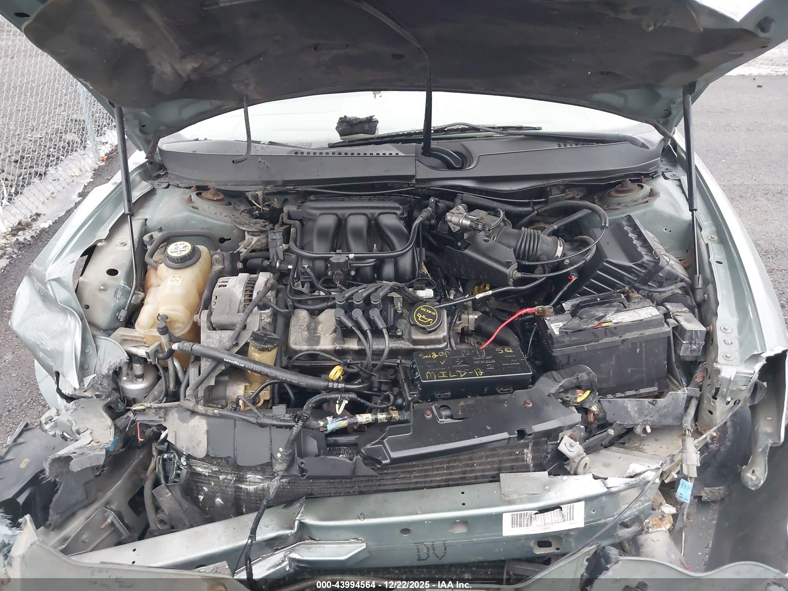 FORD TAURUS image 10
