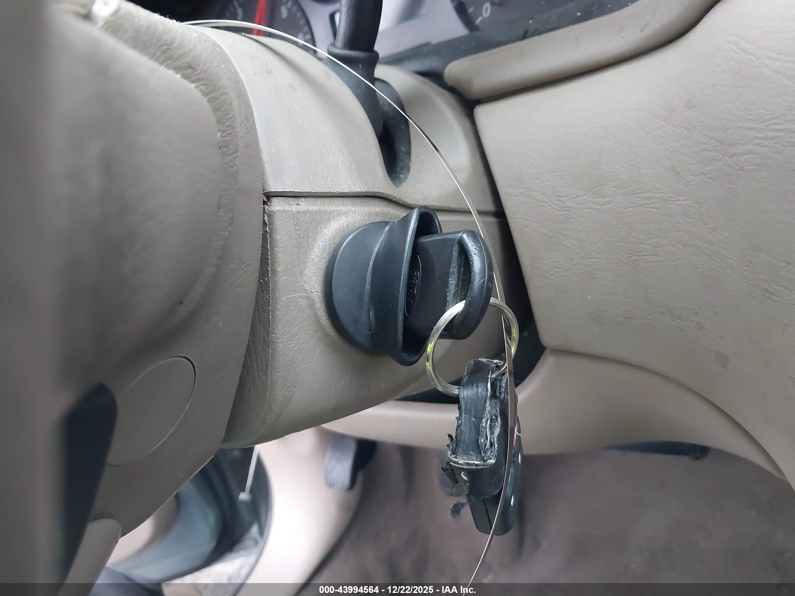 FORD TAURUS image 11