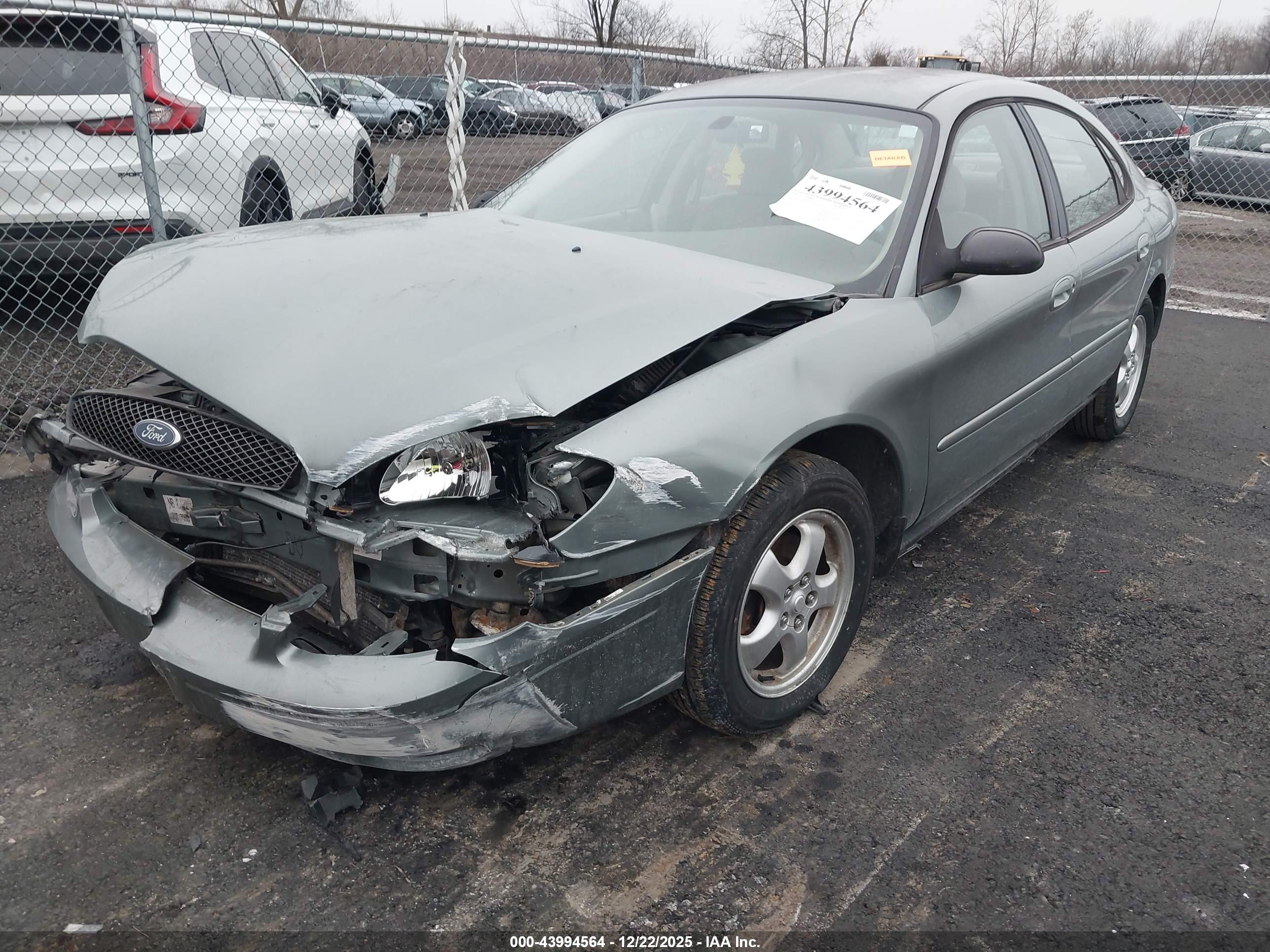 FORD TAURUS image 2