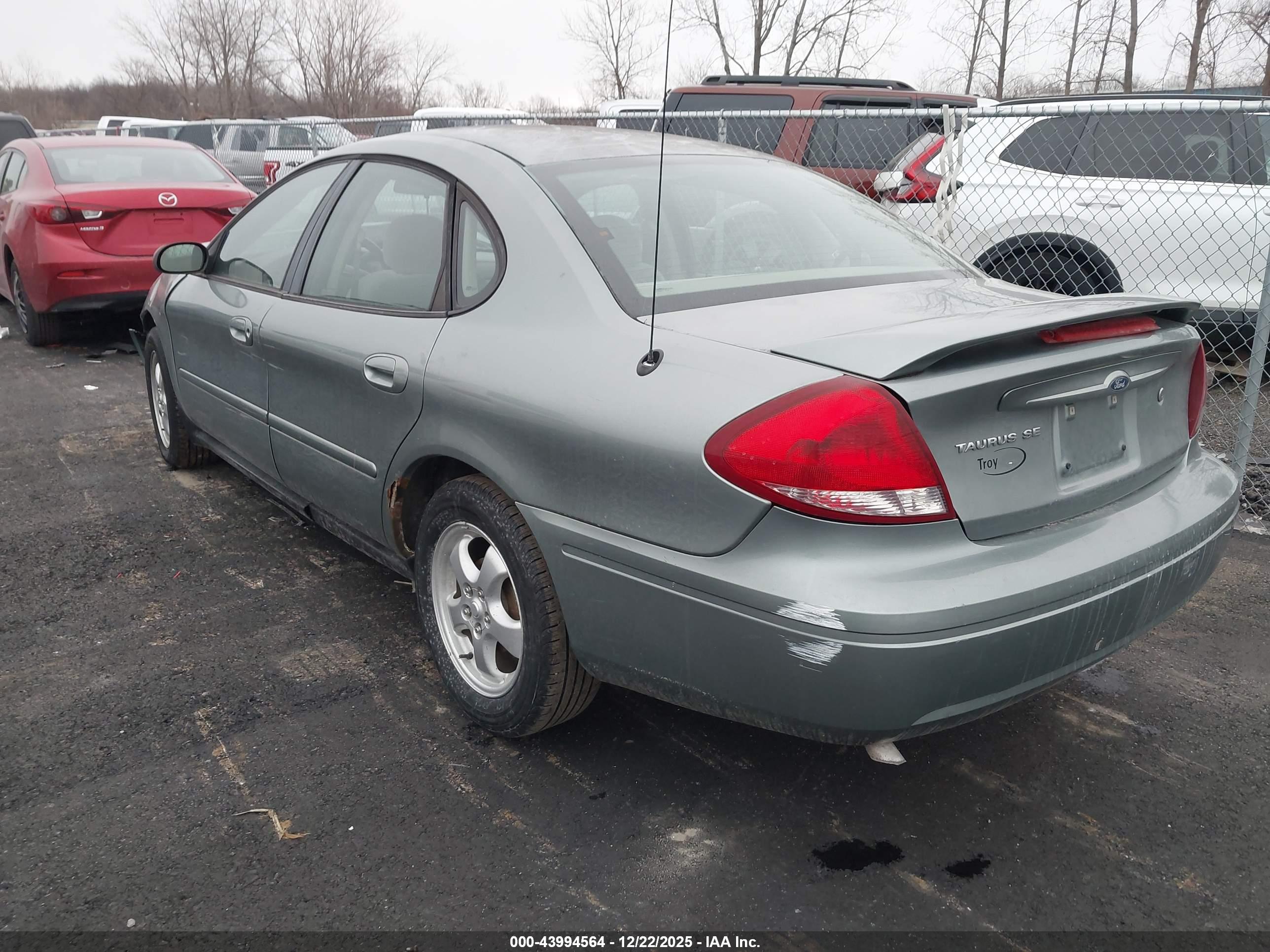 FORD TAURUS image 3