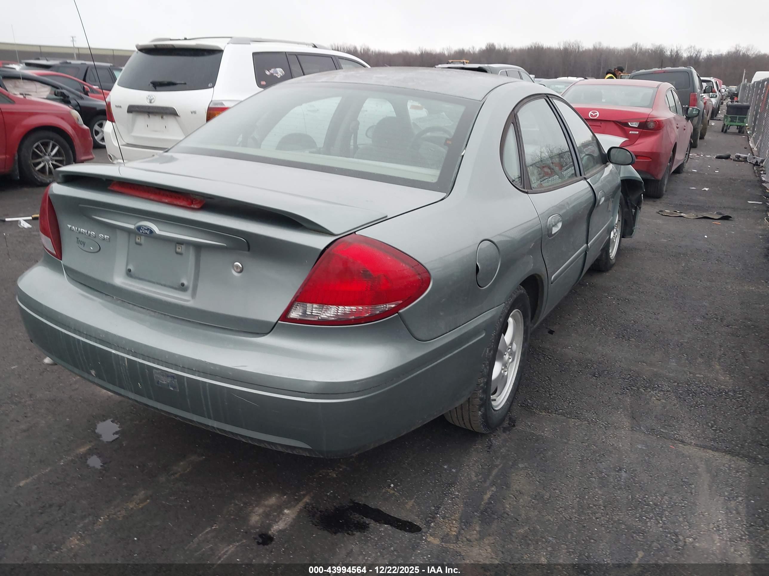FORD TAURUS image 4
