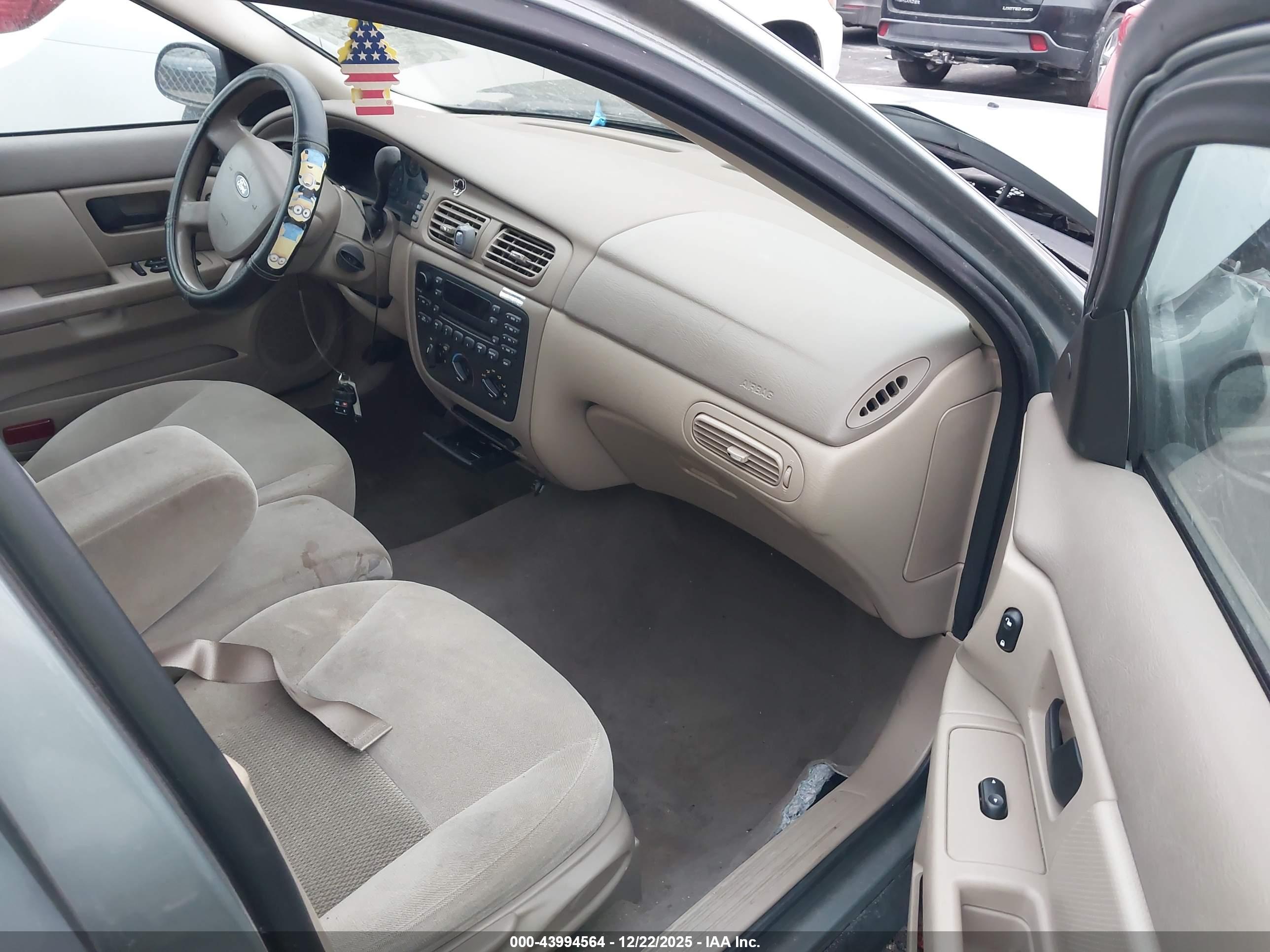 FORD TAURUS image 5