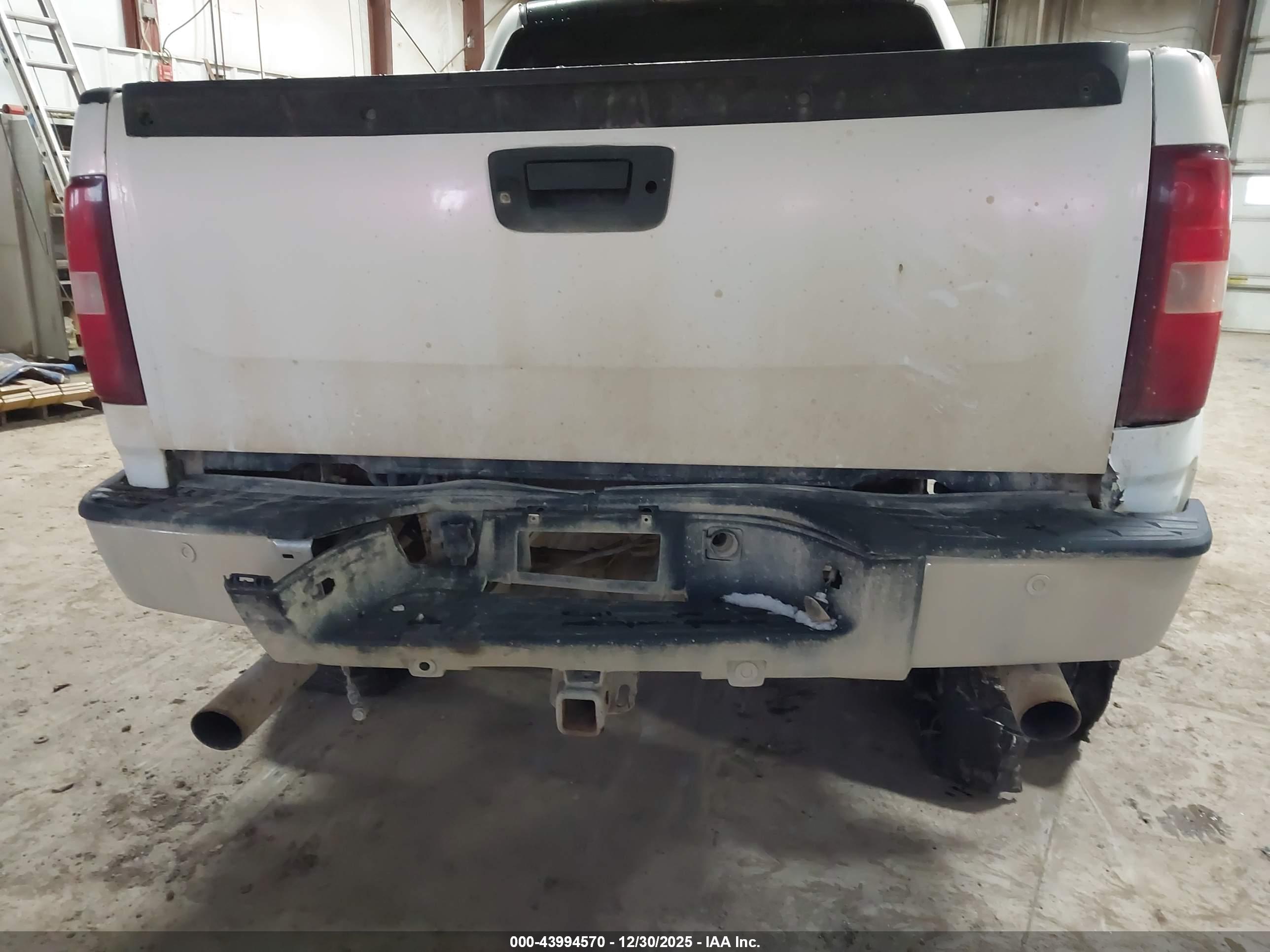 CHEVROLET SILVERADO image 6