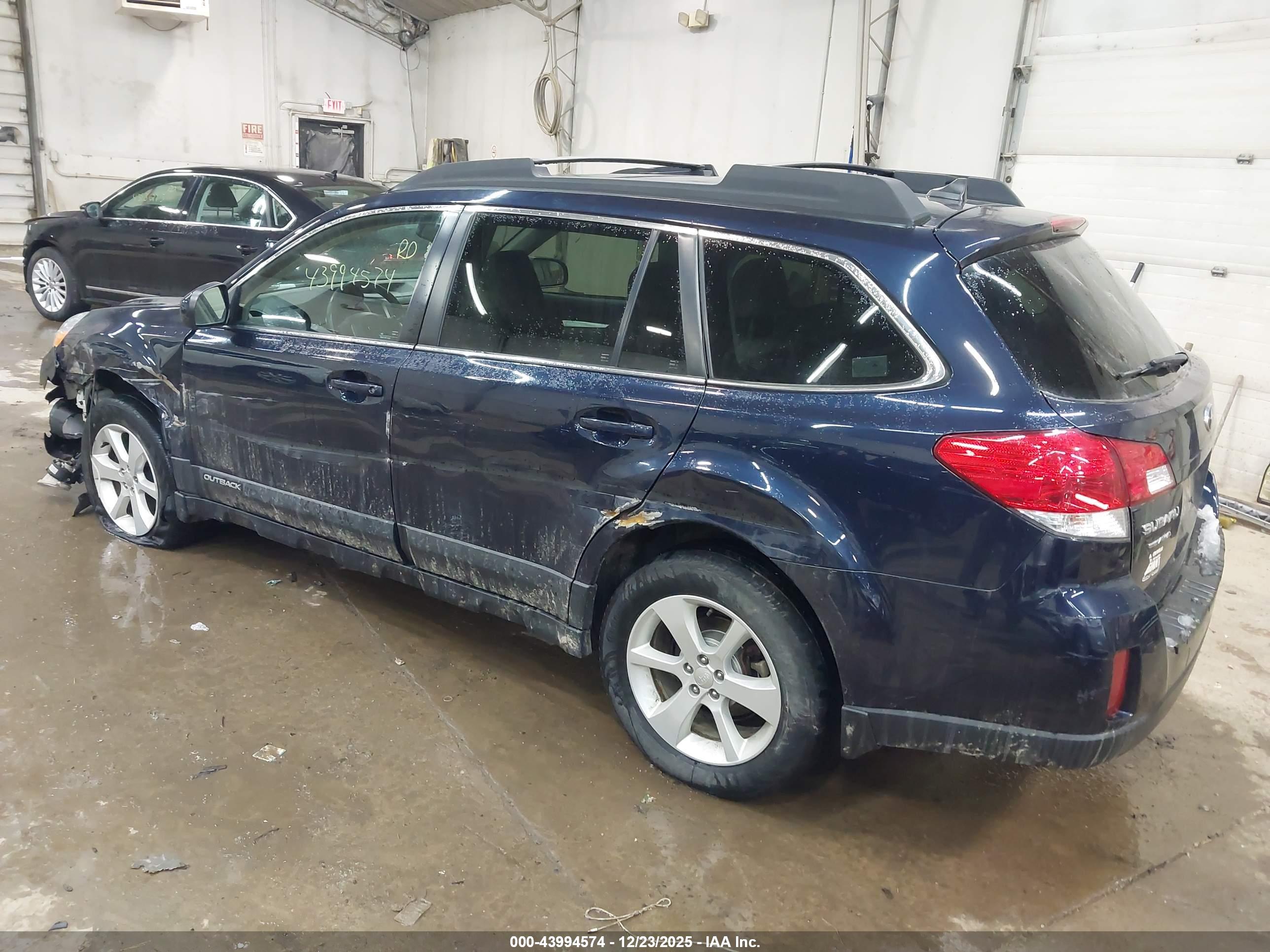 SUBARU OUTBACK image 3
