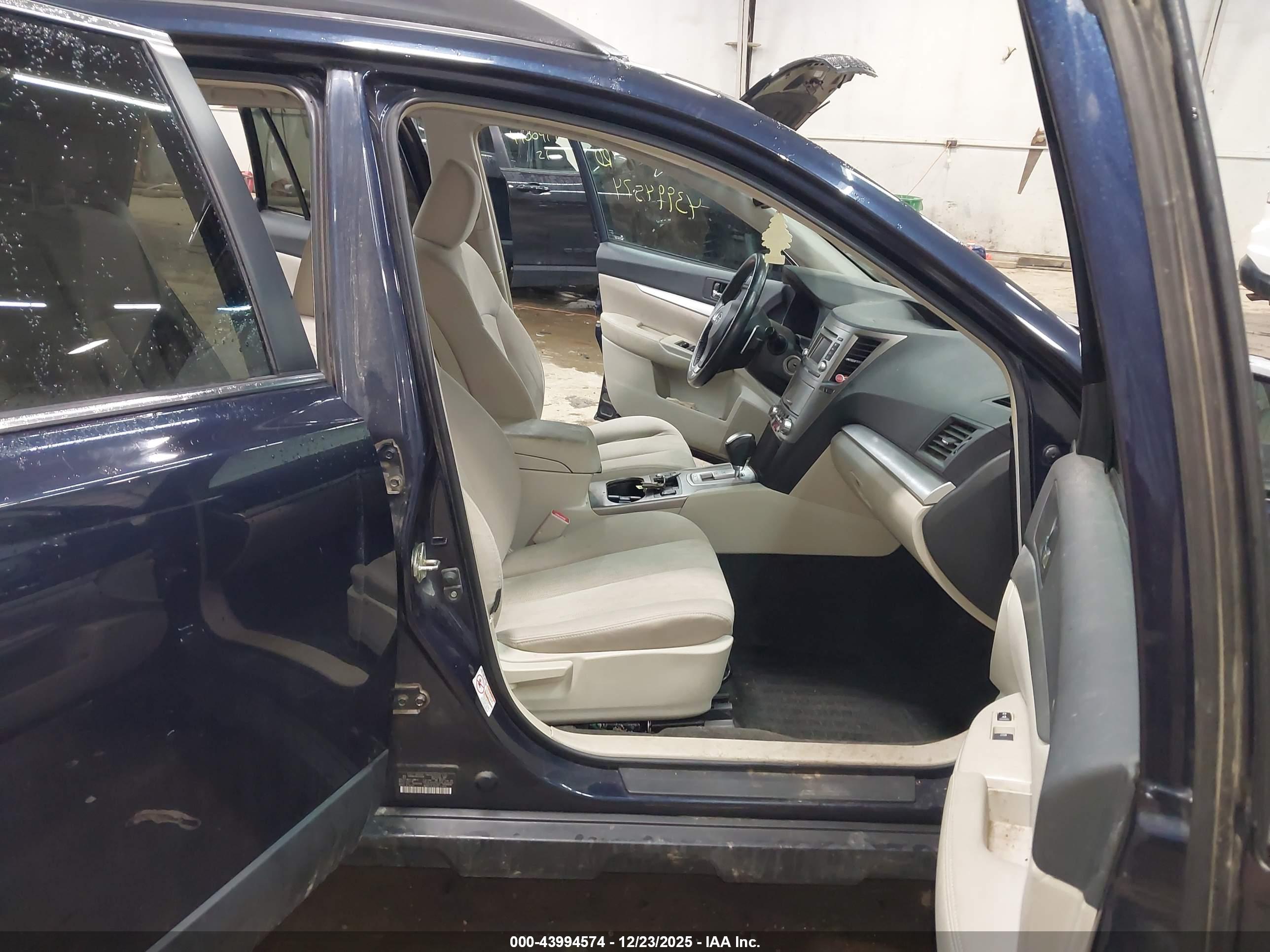 SUBARU OUTBACK image 5